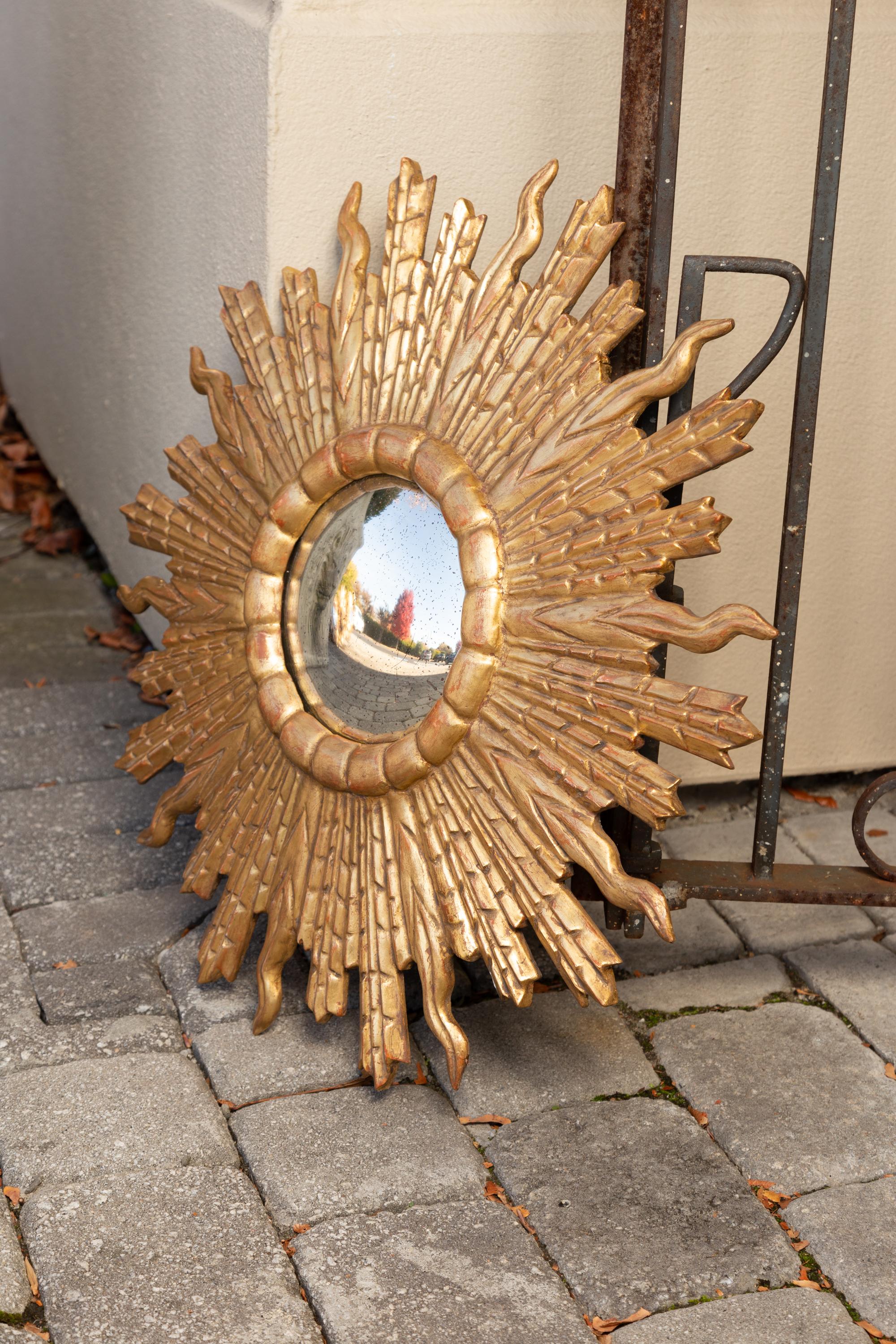 French Vintage Midcentury Giltwood Convex Sunburst Mirror with Undulating Rays For Sale 5