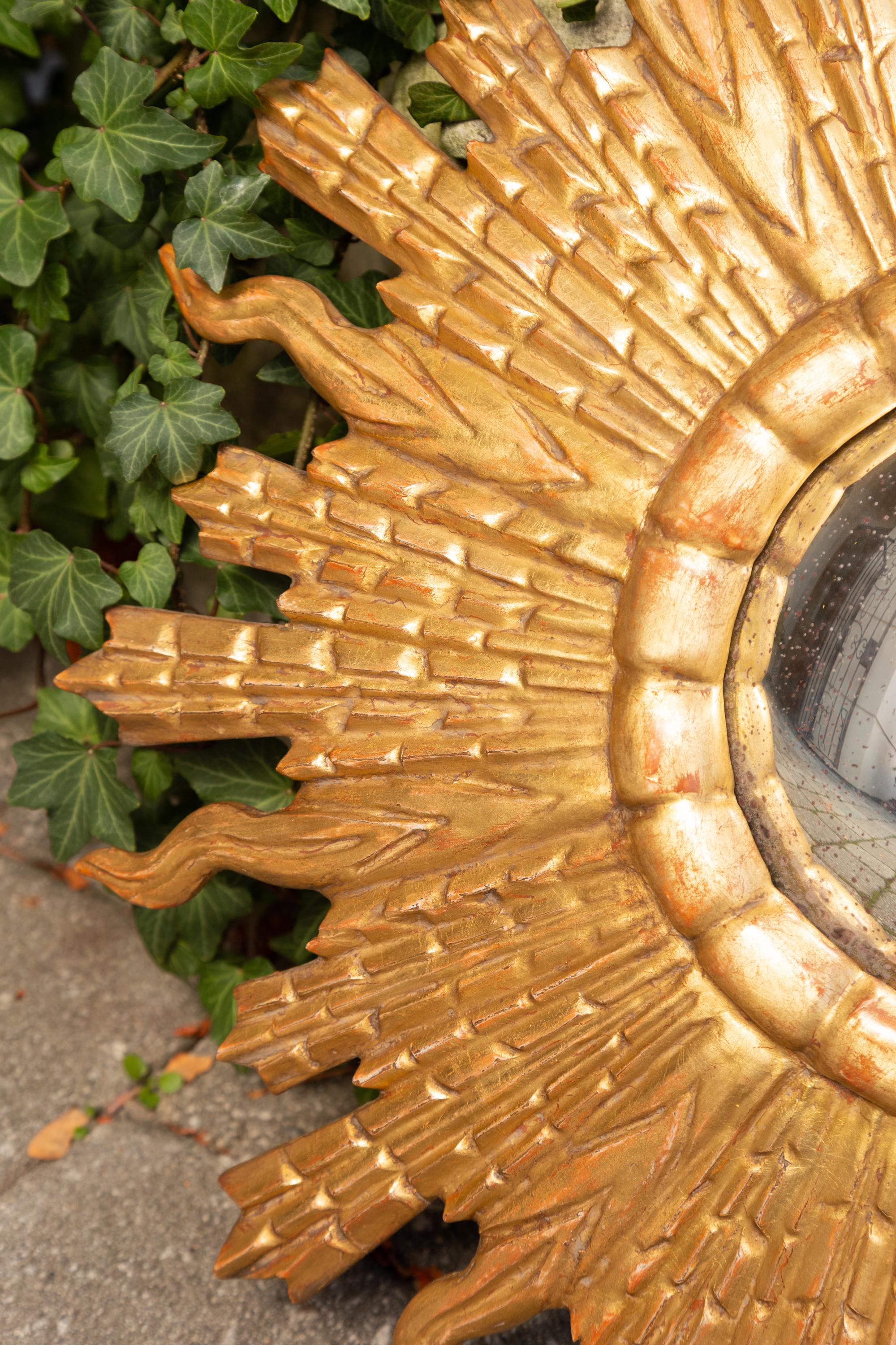 Mid-Century Modern French Vintage Midcentury Giltwood Convex Sunburst Mirror with Undulating Rays For Sale