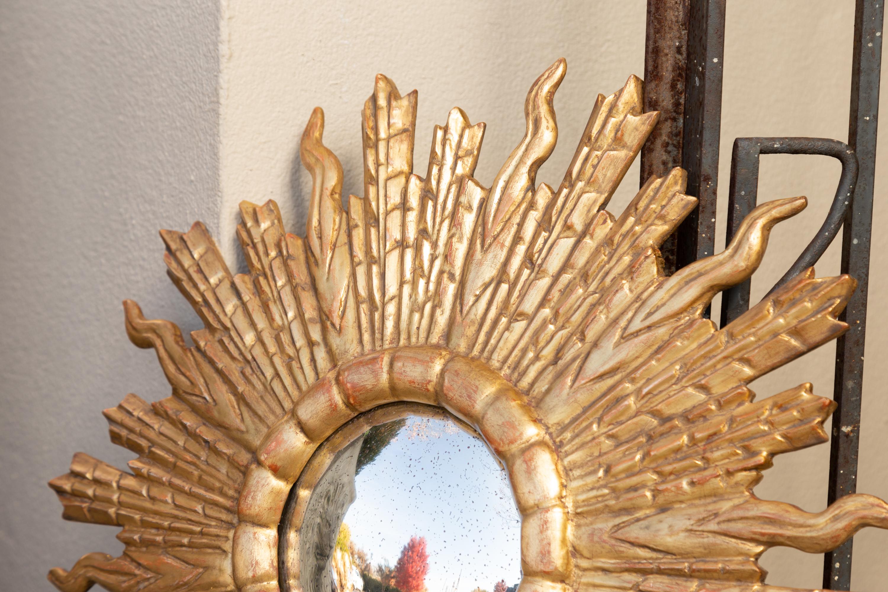 French Vintage Midcentury Giltwood Convex Sunburst Mirror with Undulating Rays For Sale 3