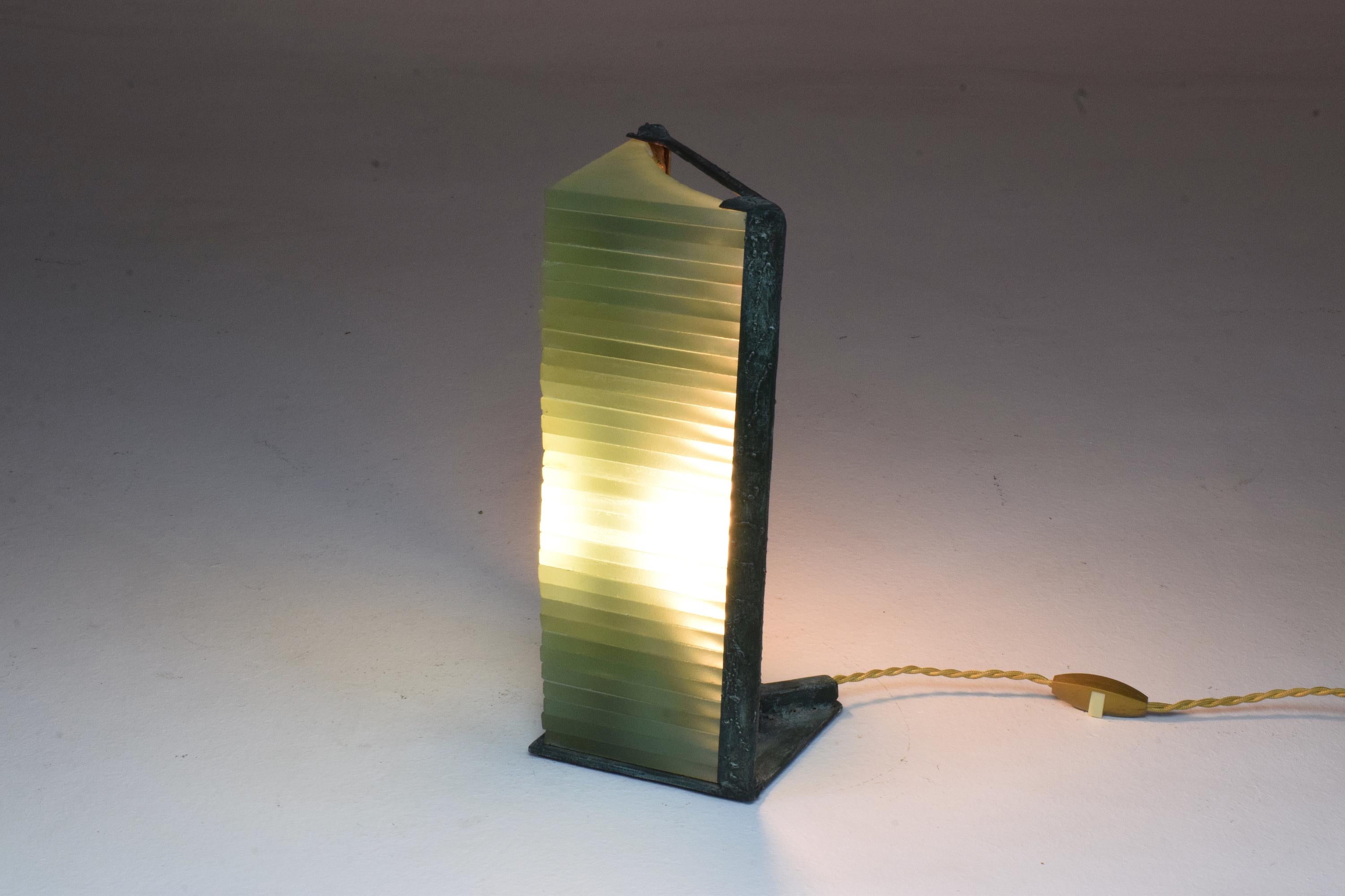Modernistische französische Vintage-Lampe von Marco de Gueltzl, 1980er Jahre (Französisch) im Angebot