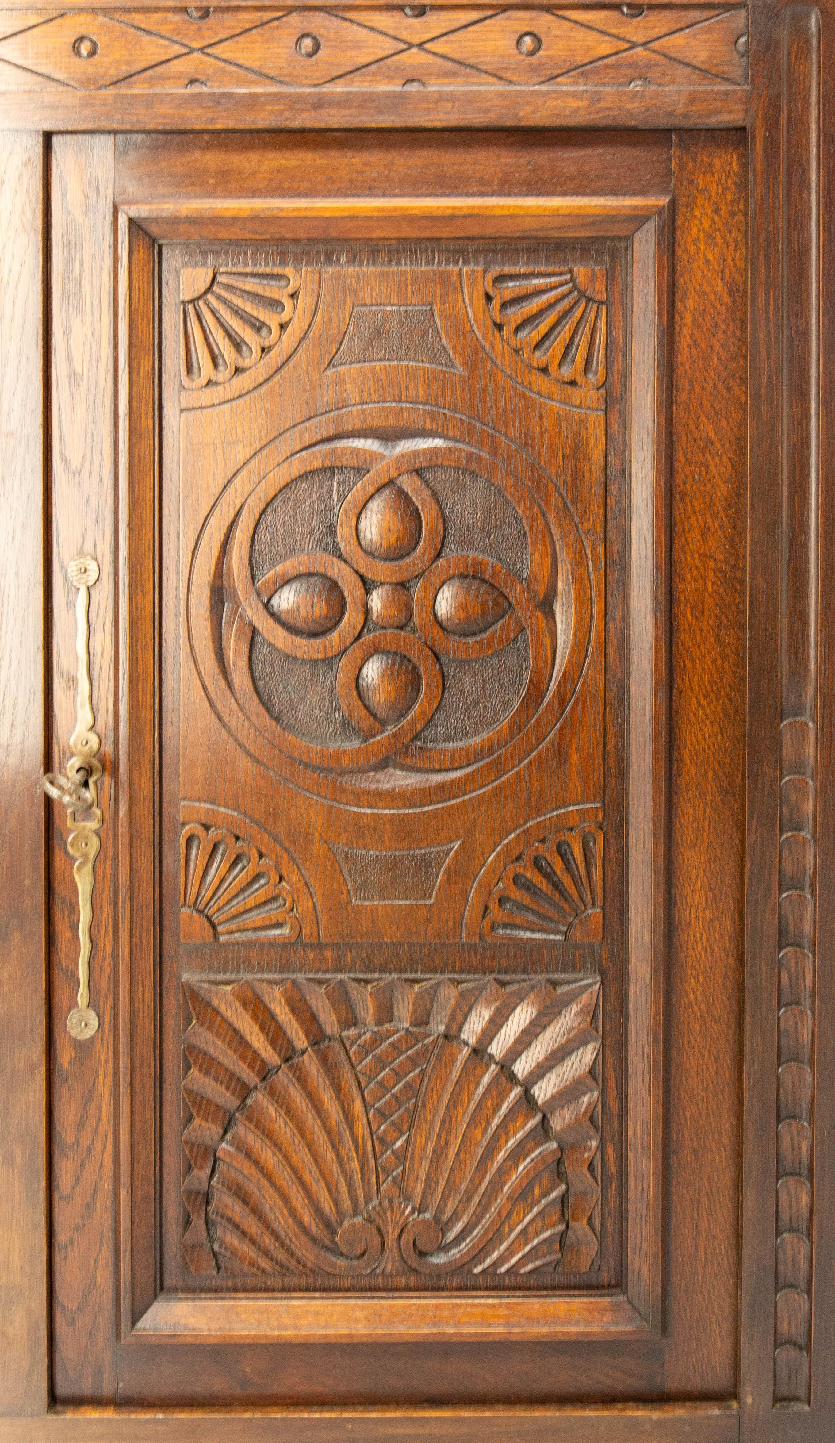 Buffet francese d'epoca in Oak e ferro battuto in stile neogotico Croce Basca del Medioevo in vendita 5