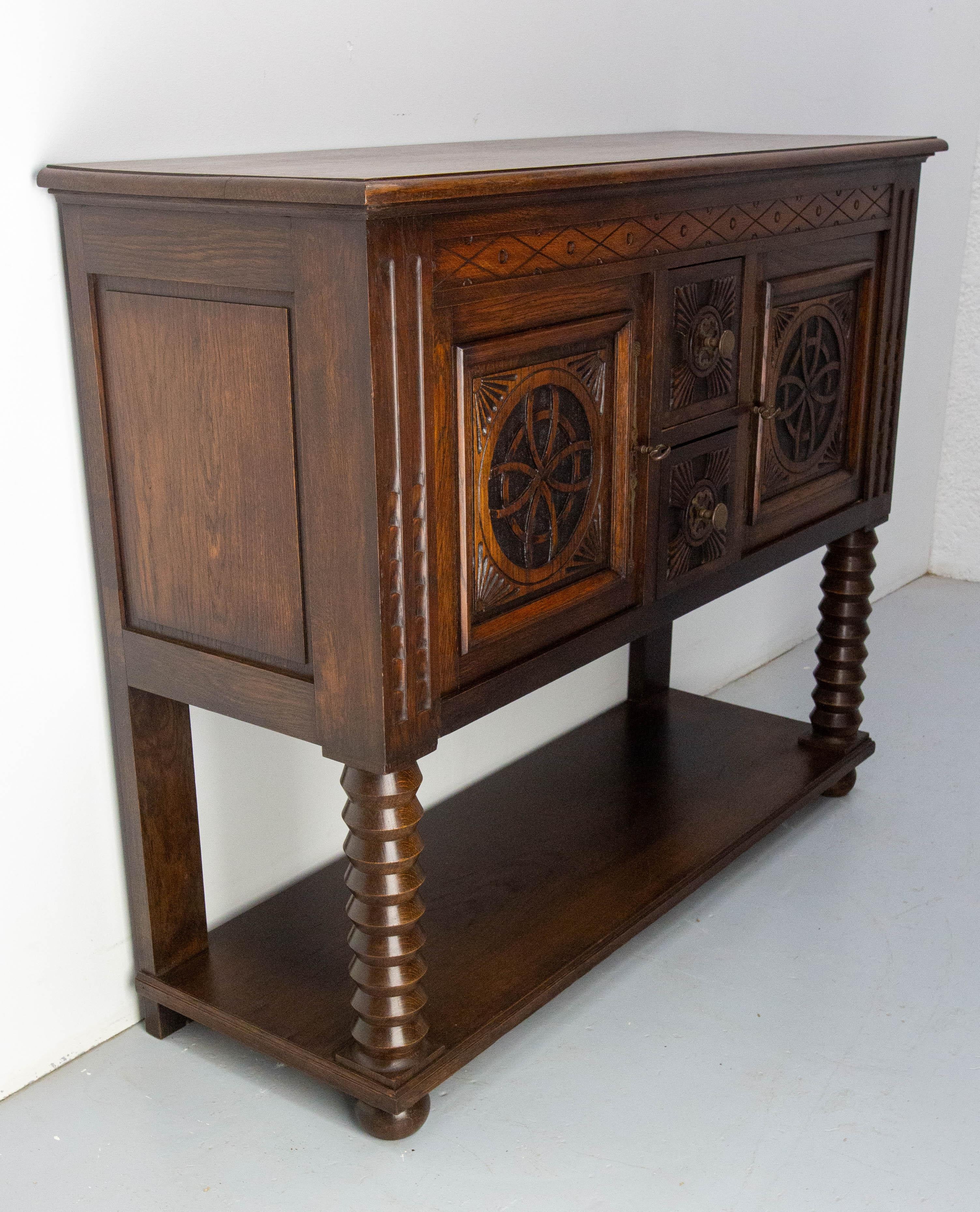 Neogotico Buffet francese d'epoca in Oak e ferro battuto in stile neogotico del Medioevo in vendita