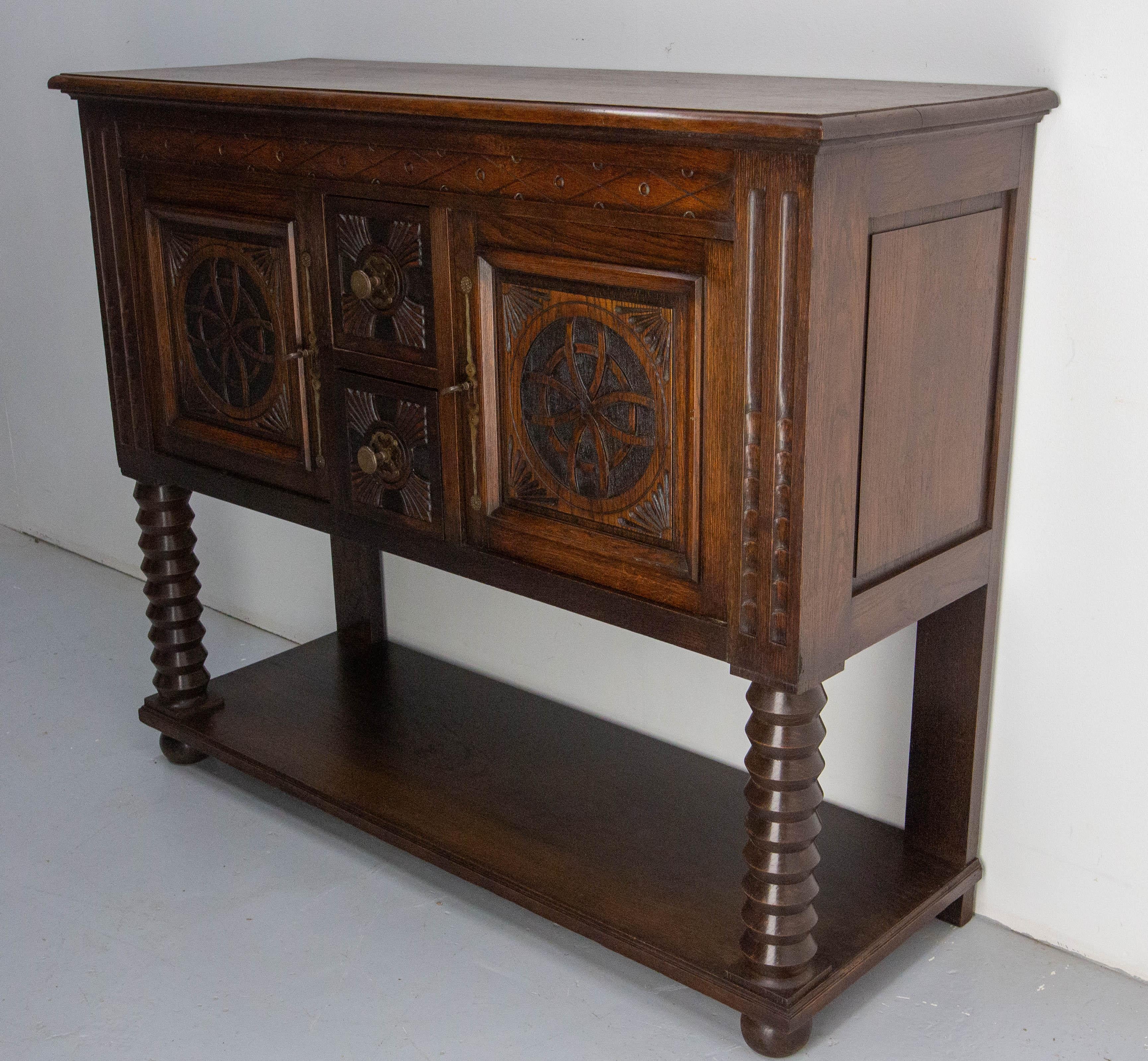 Buffet francese d'epoca in Oak e ferro battuto in stile neogotico del Medioevo In condizioni buone in vendita a Labrit, Landes
