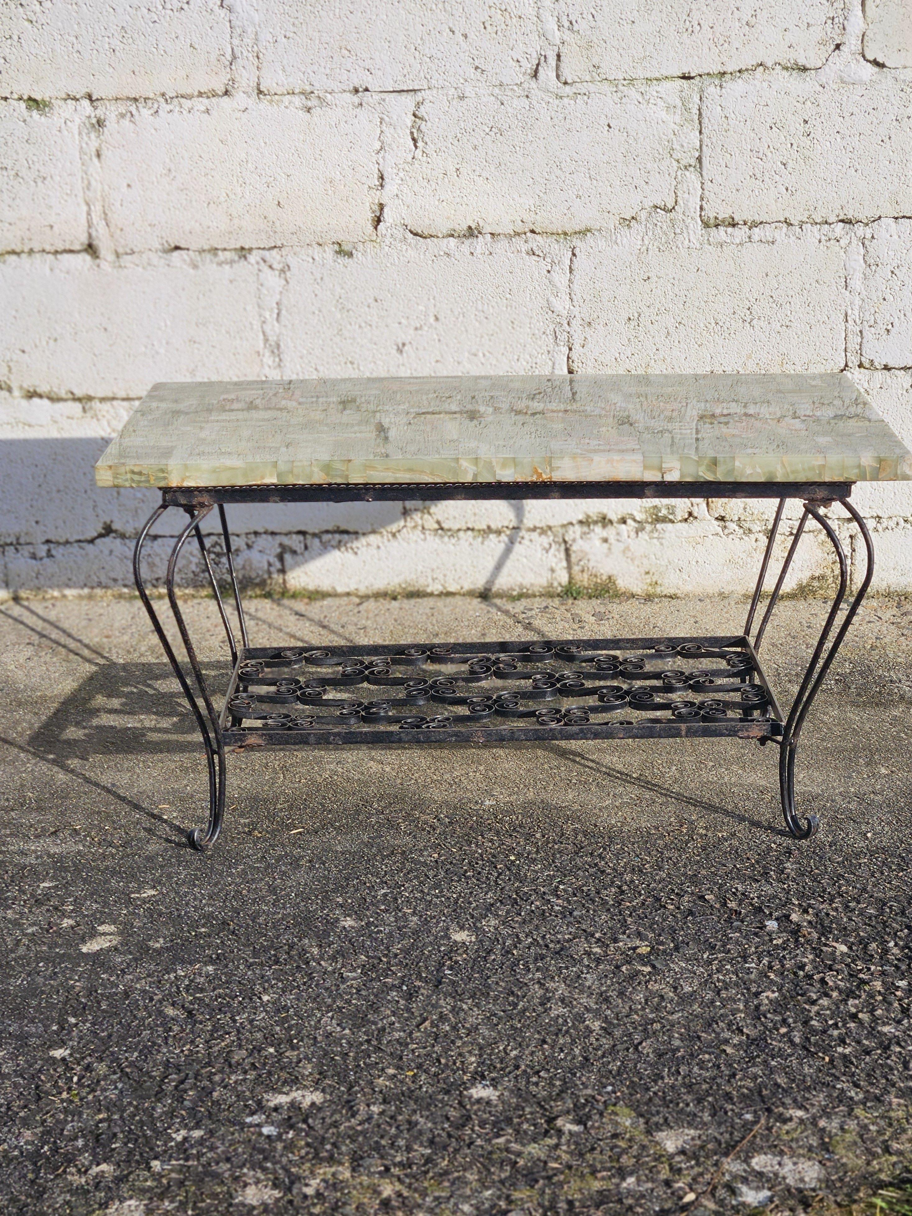 French Vintage Onyx Marble and forged Coffee Table -Green Marble Lounge Table In Good Condition In Bussiere Dunoise, Nouvel Aquitaine