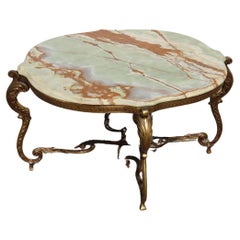 Table basse en laiton et marbre onyx vintage de style Louis XV-60s français