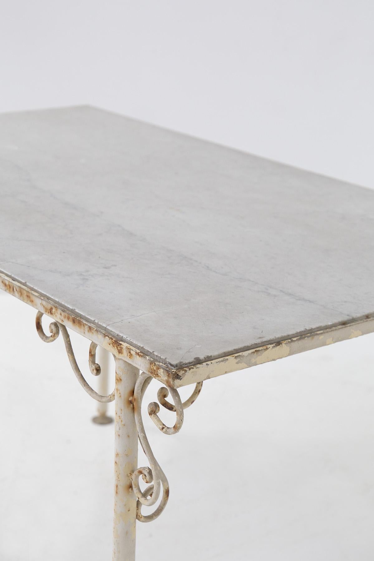 Vintage-Tisch aus Eisen und Marmor für den Außenbereich (Französisch) im Angebot