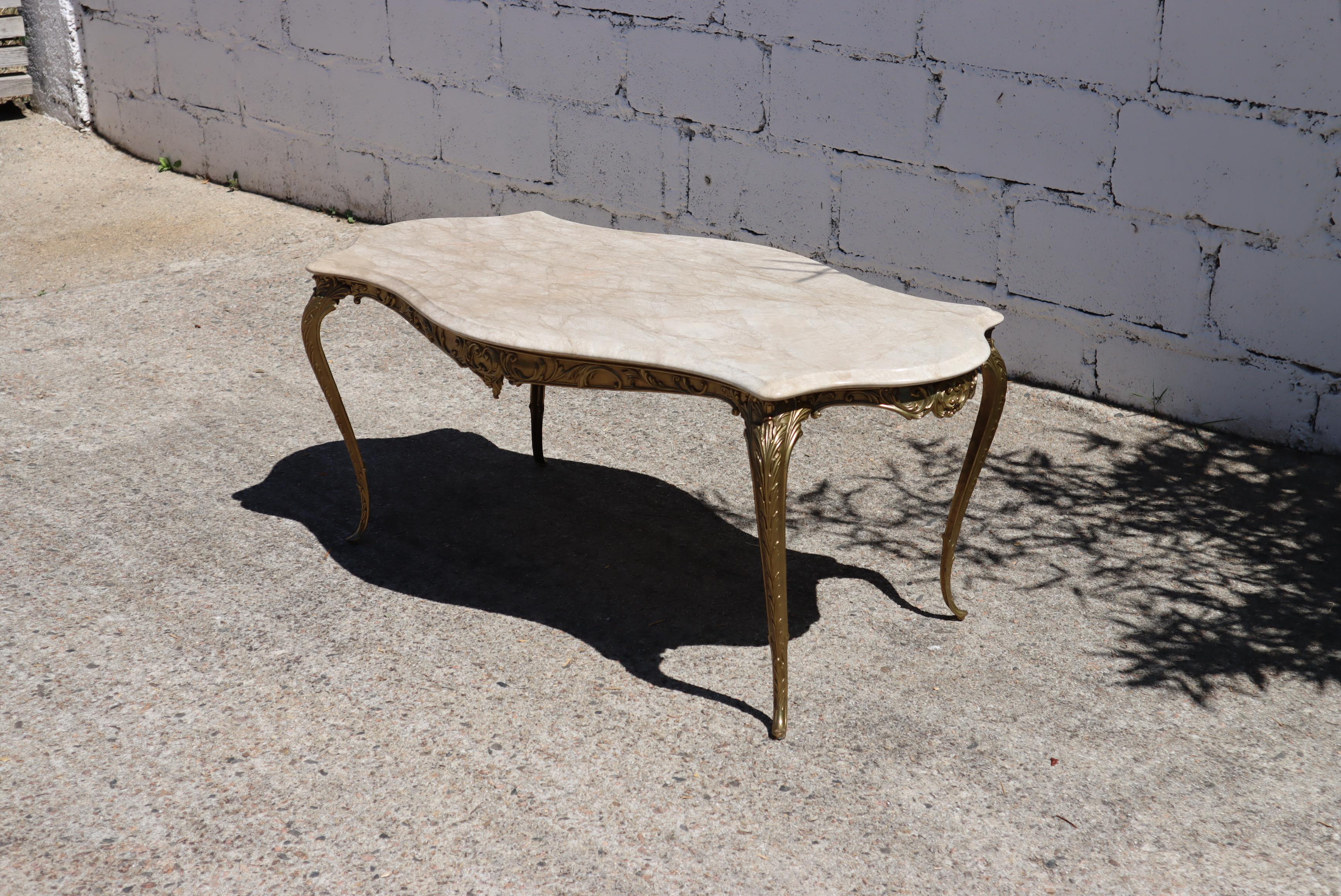 French Vintage Oval Marble Brass Coffee Table-Cocktail Table-Style Louis XV-70s In Good Condition In Bussiere Dunoise, Nouvel Aquitaine