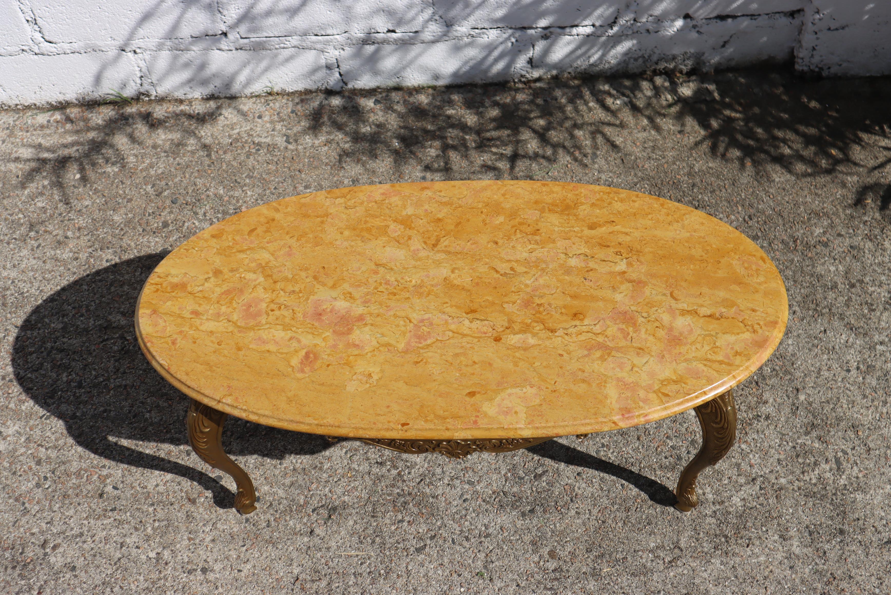 French Vintage oval Travertine & Brass Coffee Table-Cocktail Table- Louis XV-70s In Good Condition In Bussiere Dunoise, Nouvel Aquitaine