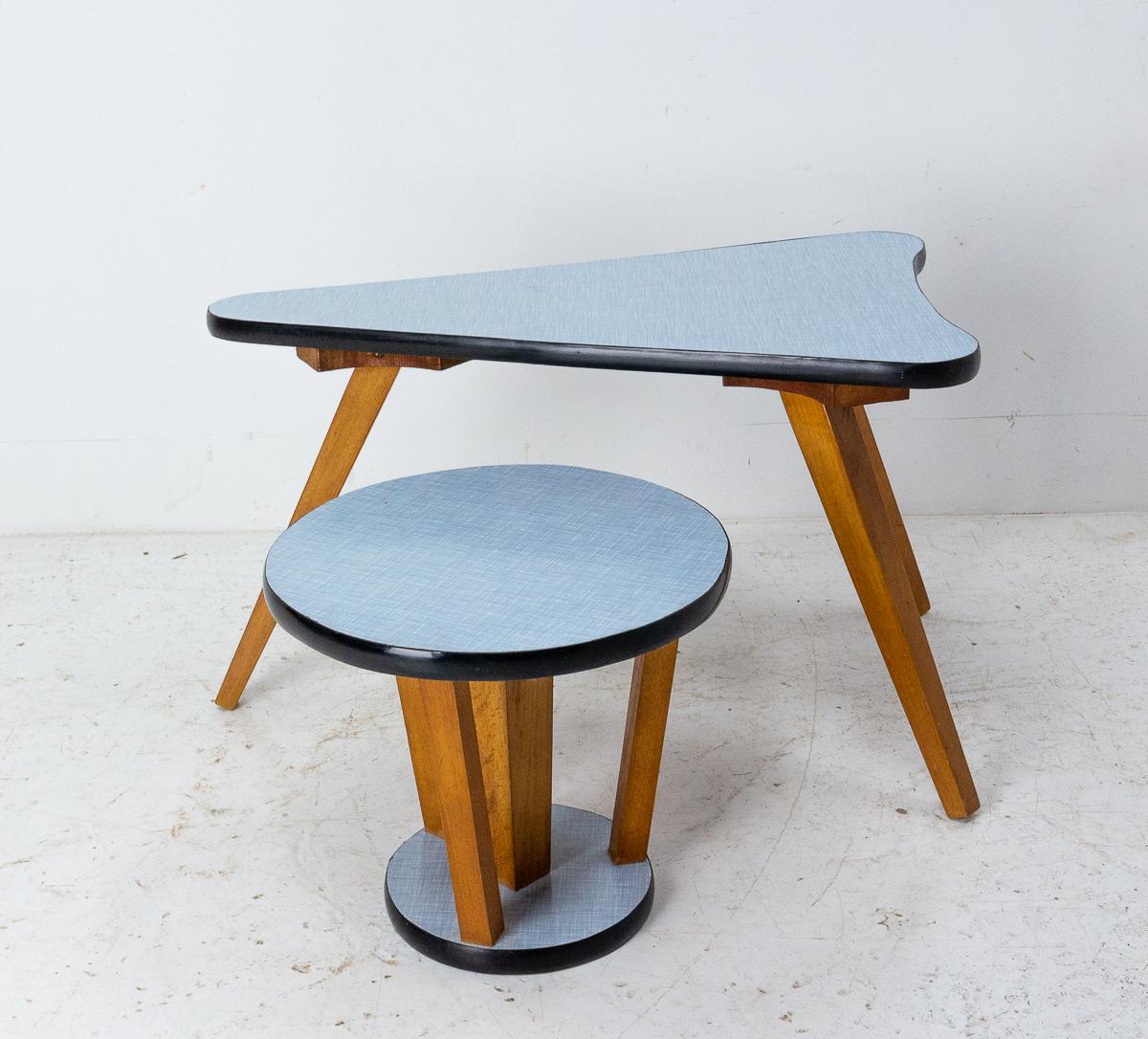 French Vintage Pair of Nesting Tables Formica Top Typical of 1950 In Good Condition For Sale In Labrit, Landes