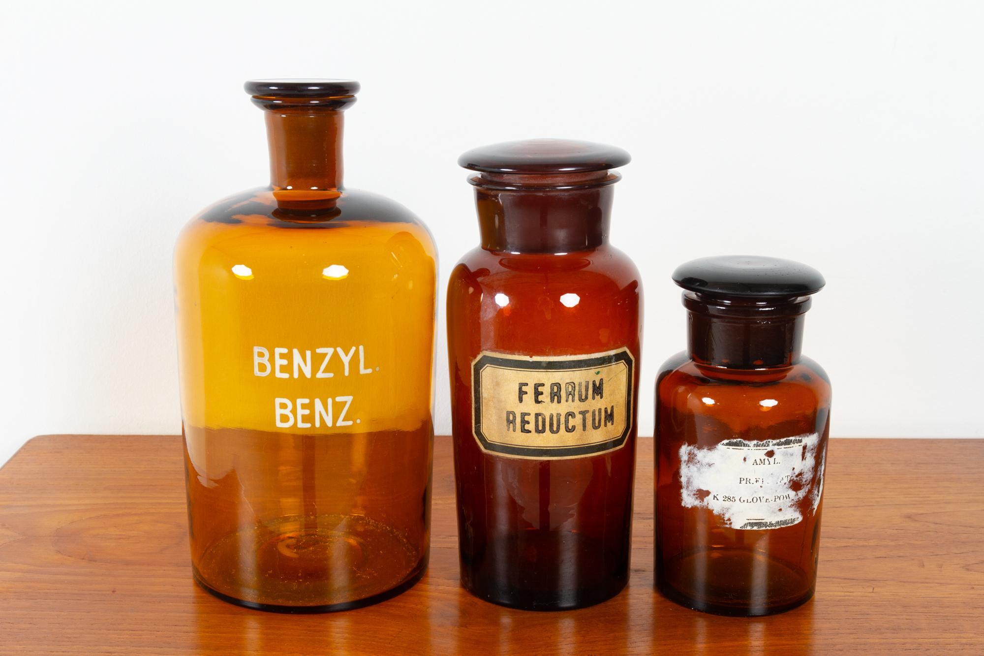 Industriel Bouteilles de pharmacie françaises vintage en verre des années 1930, lot de 3 en vente