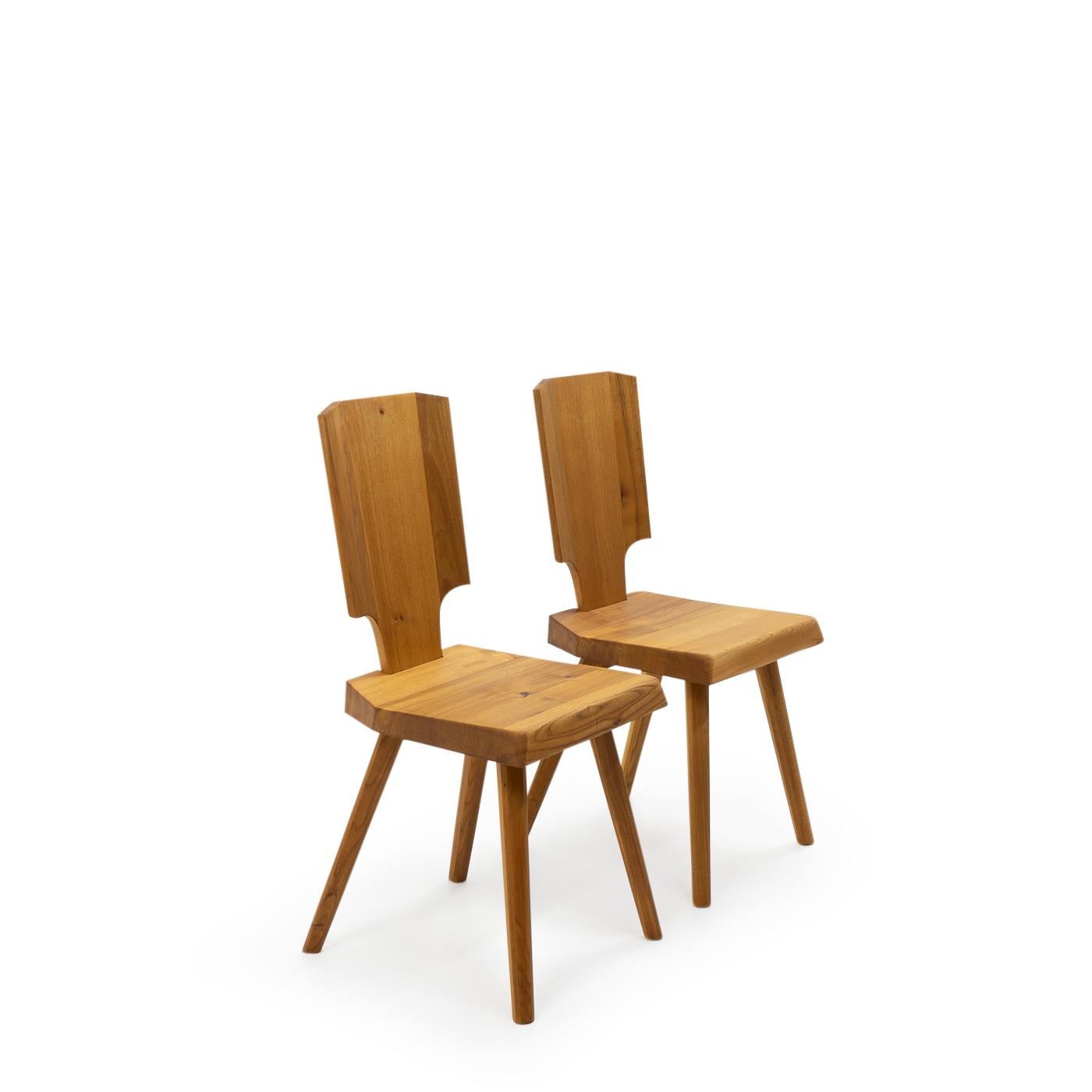 Vintage S28 Stühle aus Ulme: Laut Pierre Chapo ist der S28 eine moderne Interpretation des traditionellen elsässischen Stuhles, der von allen dekorativen Elementen befreit wurde, ohne dabei seinen Komfort und seine Silhouette zu verlieren.

Wie alle