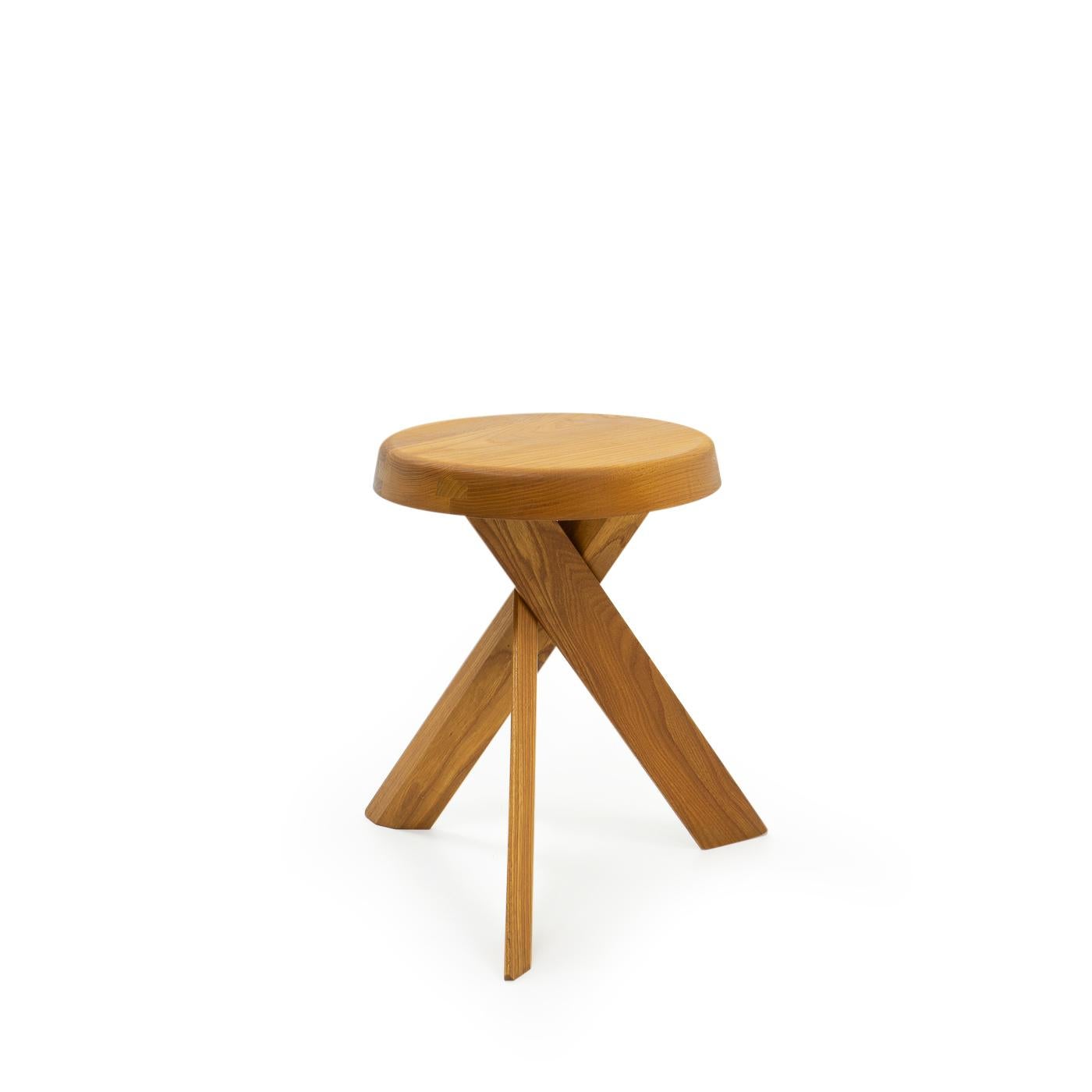 “The S13 stool plays on the assembly of three converging legs and manages to achieve a solid, stable base that takes the full weight of a person on a small seat surface. The Technical challenge adds to the stool’s appeal” (from Pierre Chapo, Magen H