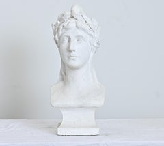 Busto in gesso francese d'epoca di una donna con corona di foglie di alloro