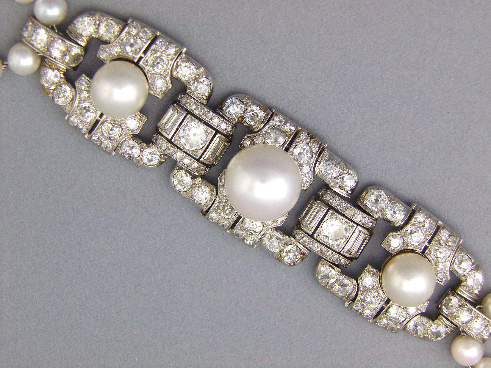 Französisches Vintage Platin-Zuchtperlen-Diamant-Armband aus 18 Karat Weißgold (Rundschliff) im Angebot