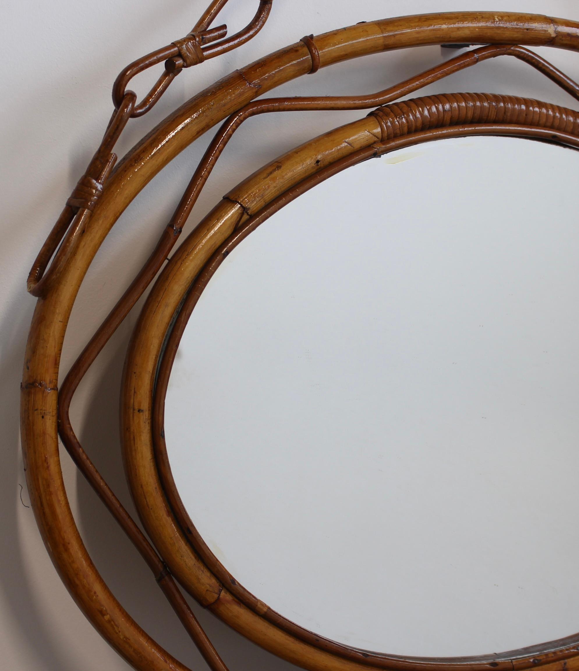Miroir mural en rotin avec chaîne (circa 1960) Bon état - En vente à London, GB