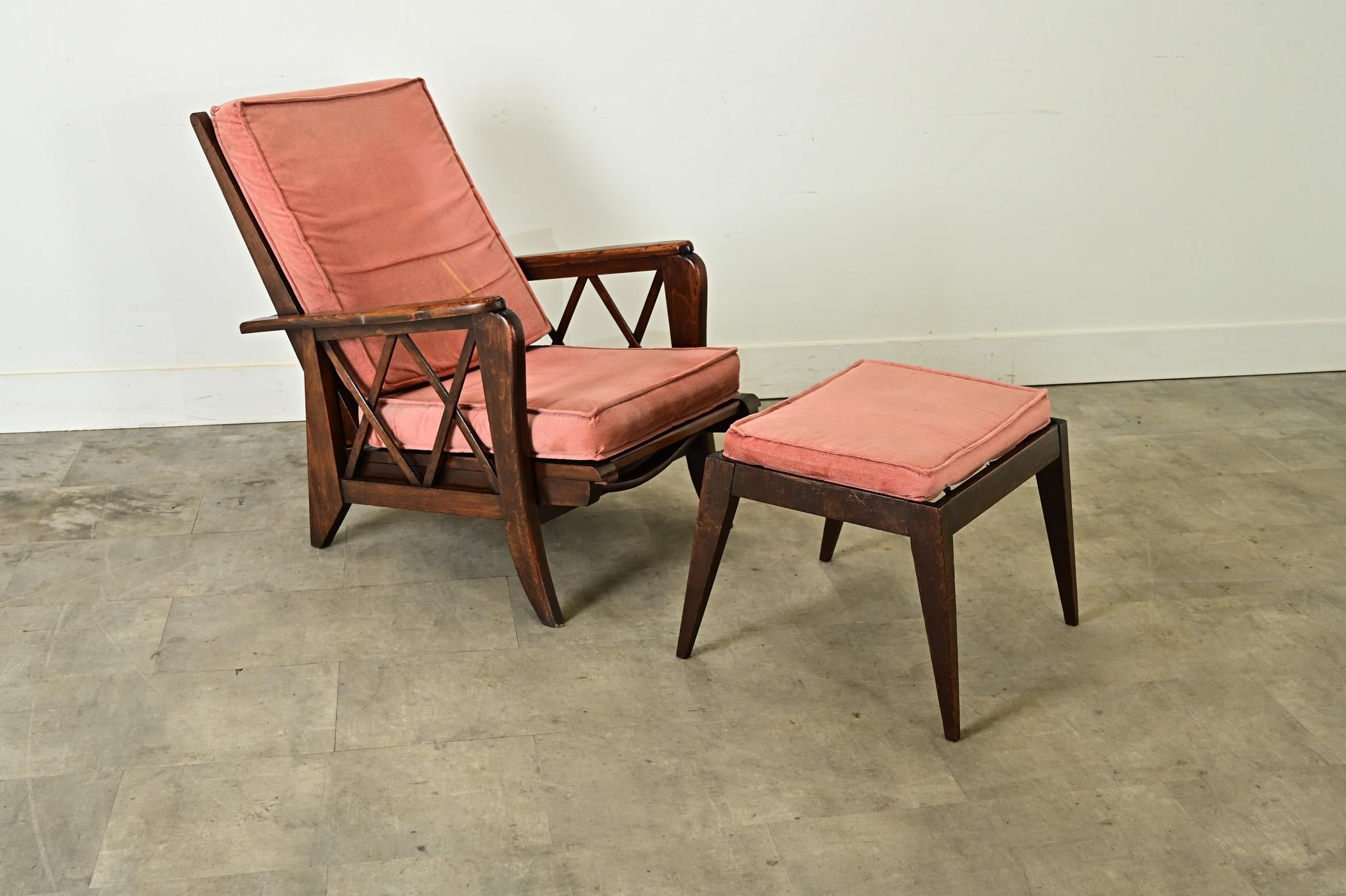 A fantastic mid-20th century modern “L’Extensif” adjustable, reclining armchair with matching footstool. Through a series of carefully-placed spring coils, the chair easily glides into a relaxed position by gentle pressure, forcing the seat forward
