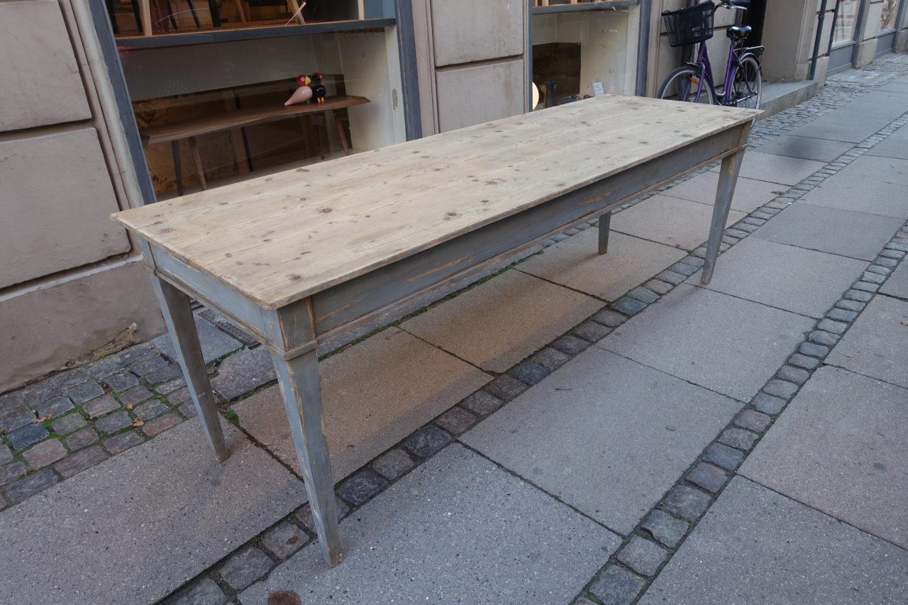 Absolutely beautiful and sleek top quality French refectory / long table. Stunning patina on the table top, and pale grey paintwork on the wooden legs, making a perfect way to create instant atmosphere in a newer kitchen or dining room.