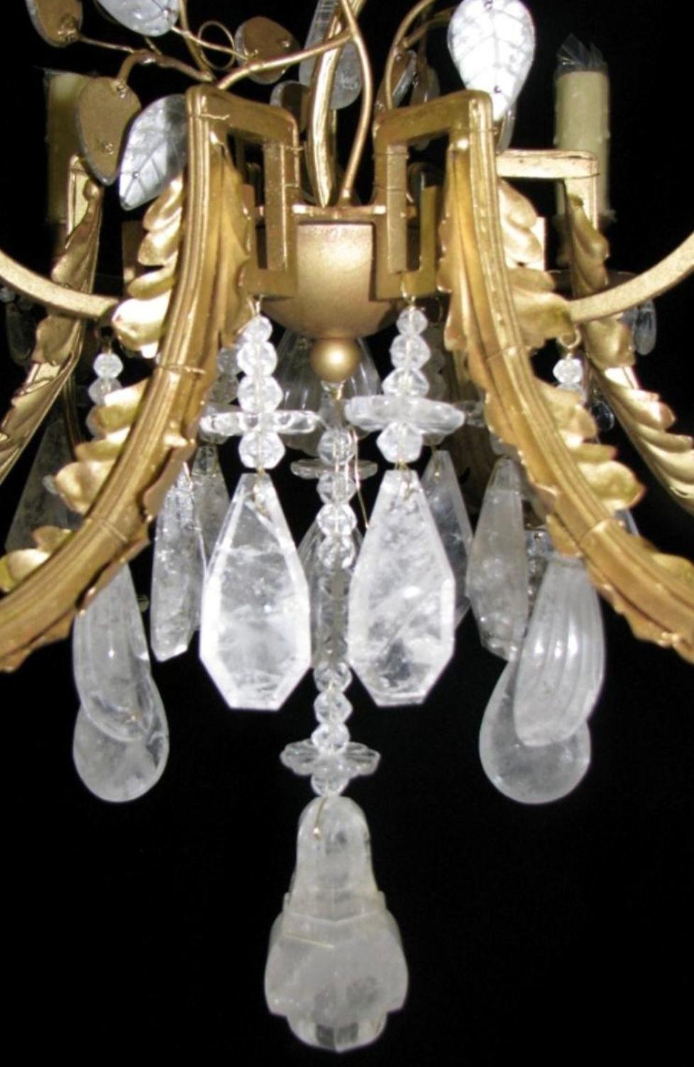 Lampadario francese d'epoca in cristallo di rocca e ferro battuto con foglia d'oro 23k In condizioni buone in vendita a Los Angeles, CA