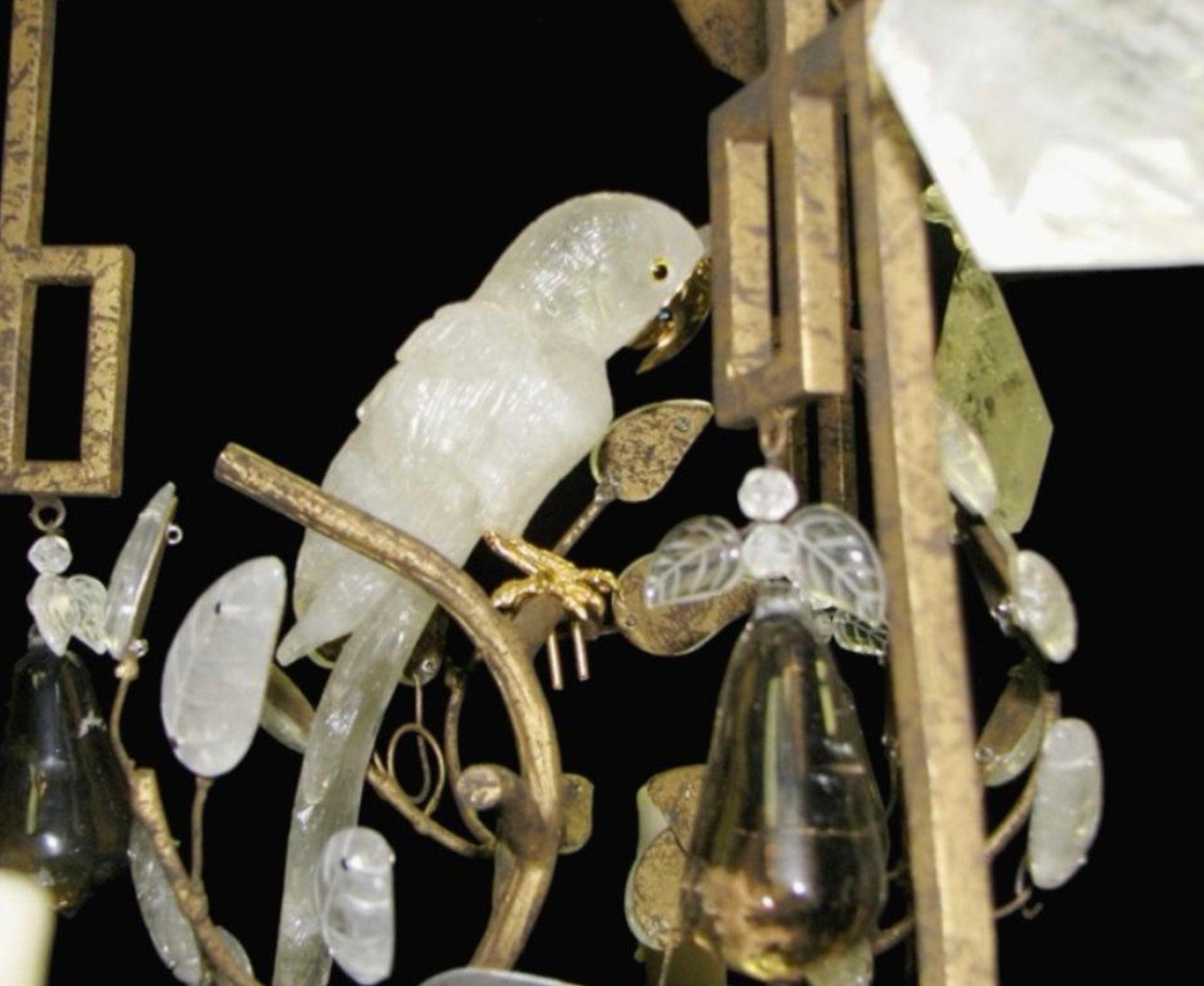 XX secolo Lampadario francese d'epoca in cristallo di rocca e ferro battuto con foglia d'oro 23k in vendita