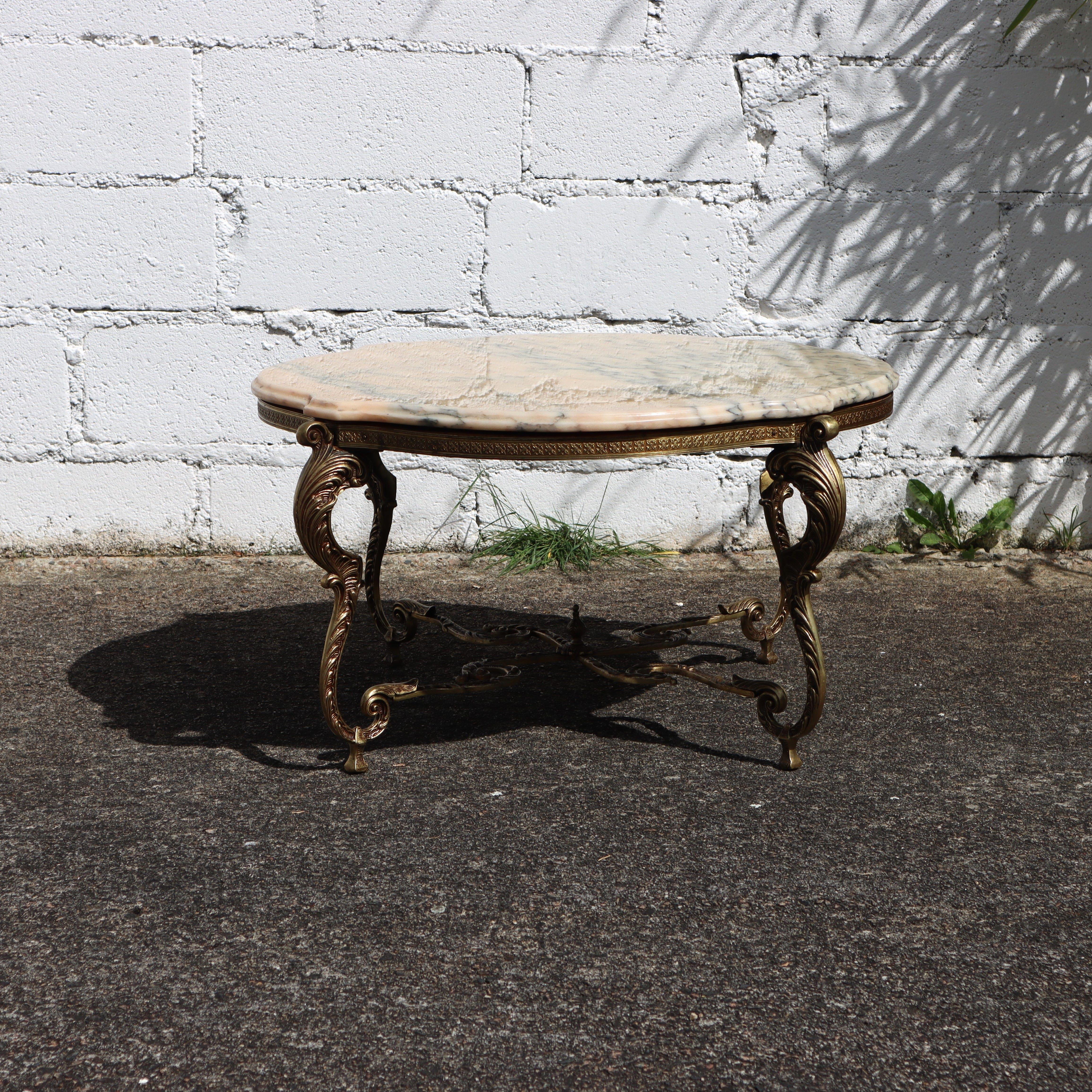 French Vintage round Marble Brass Coffee Table-Lounge Table-Style Louis XV-60s In Good Condition In Bussiere Dunoise, Nouvel Aquitaine