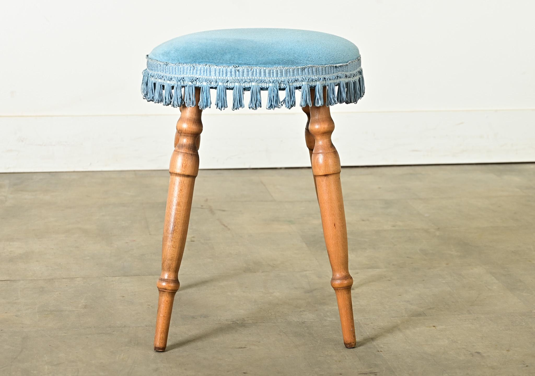 French Vintage Round Tassel Stool In Good Condition For Sale In Baton Rouge, LA