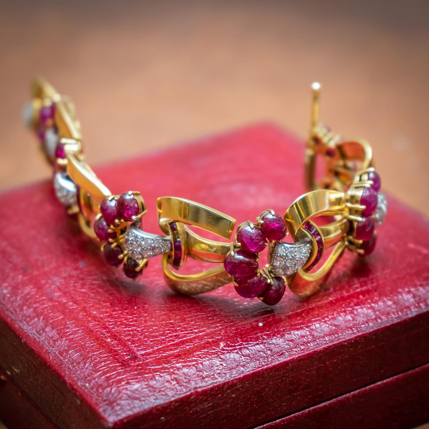 Cabochon French Vintage Ruby, Diamond and Gold Bracelet, circa 1947 For Sale