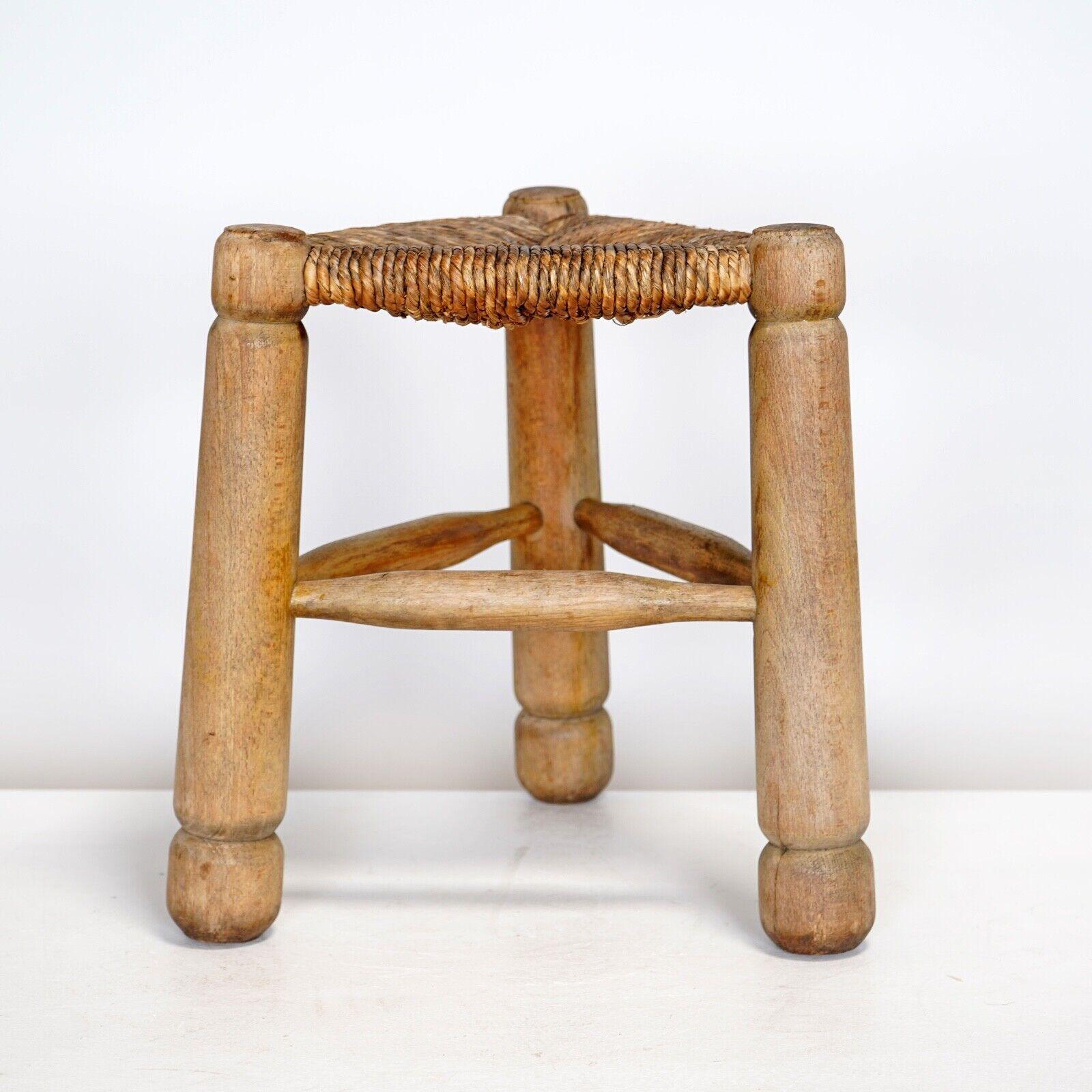 French Vintage Rush Triangular Weaved Stool In The Style Of Charles Dudouyt In Good Condition For Sale In Dorchester, GB
