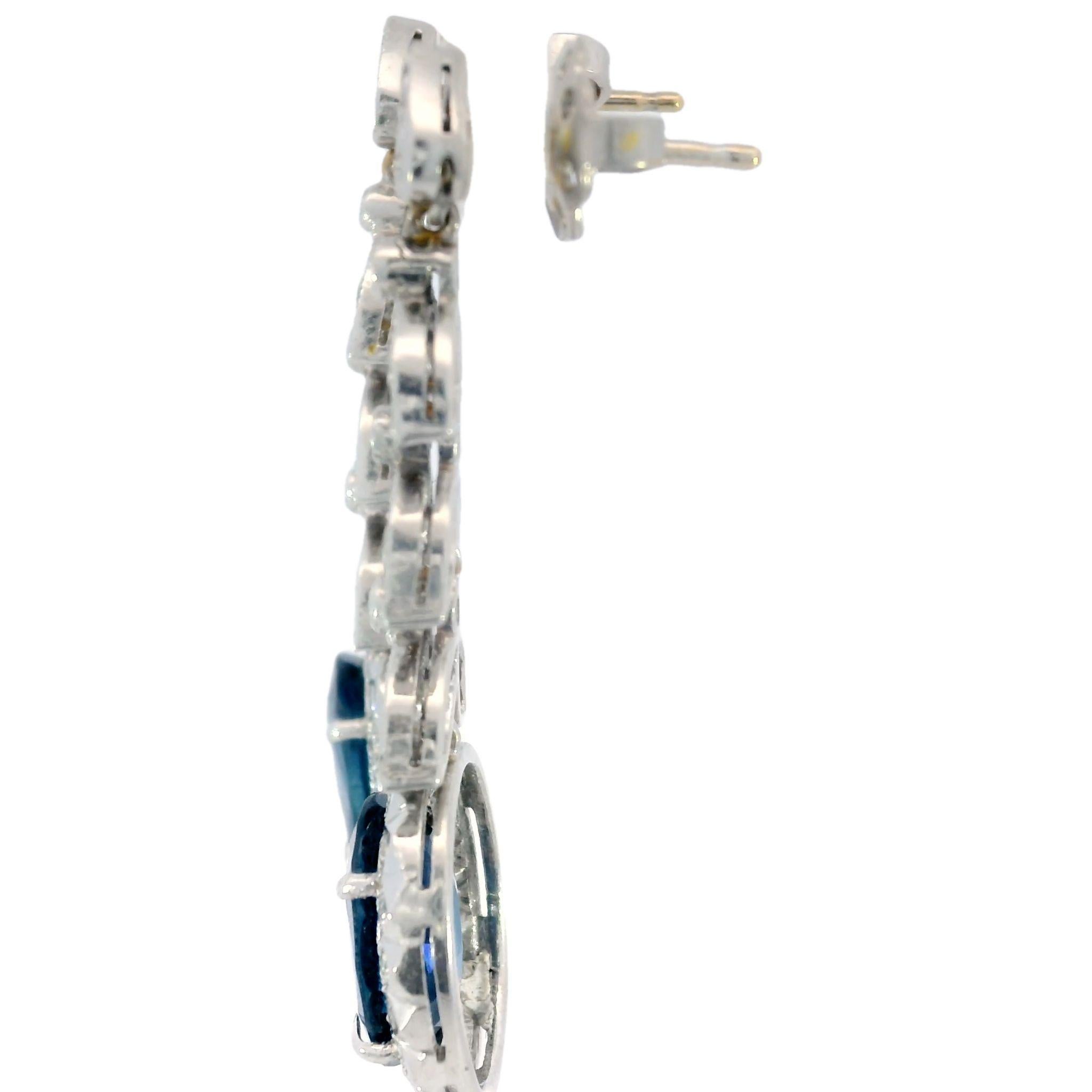 Boucles d'oreilles pendantes en or blanc 18 carats saphir français et diamant ~6.23ctw
Ces exquises boucles d'oreilles tombantes, réalisées en or blanc 18 carats poli, sont une célébration de l'élégance intemporelle et d'un design magistral. En leur