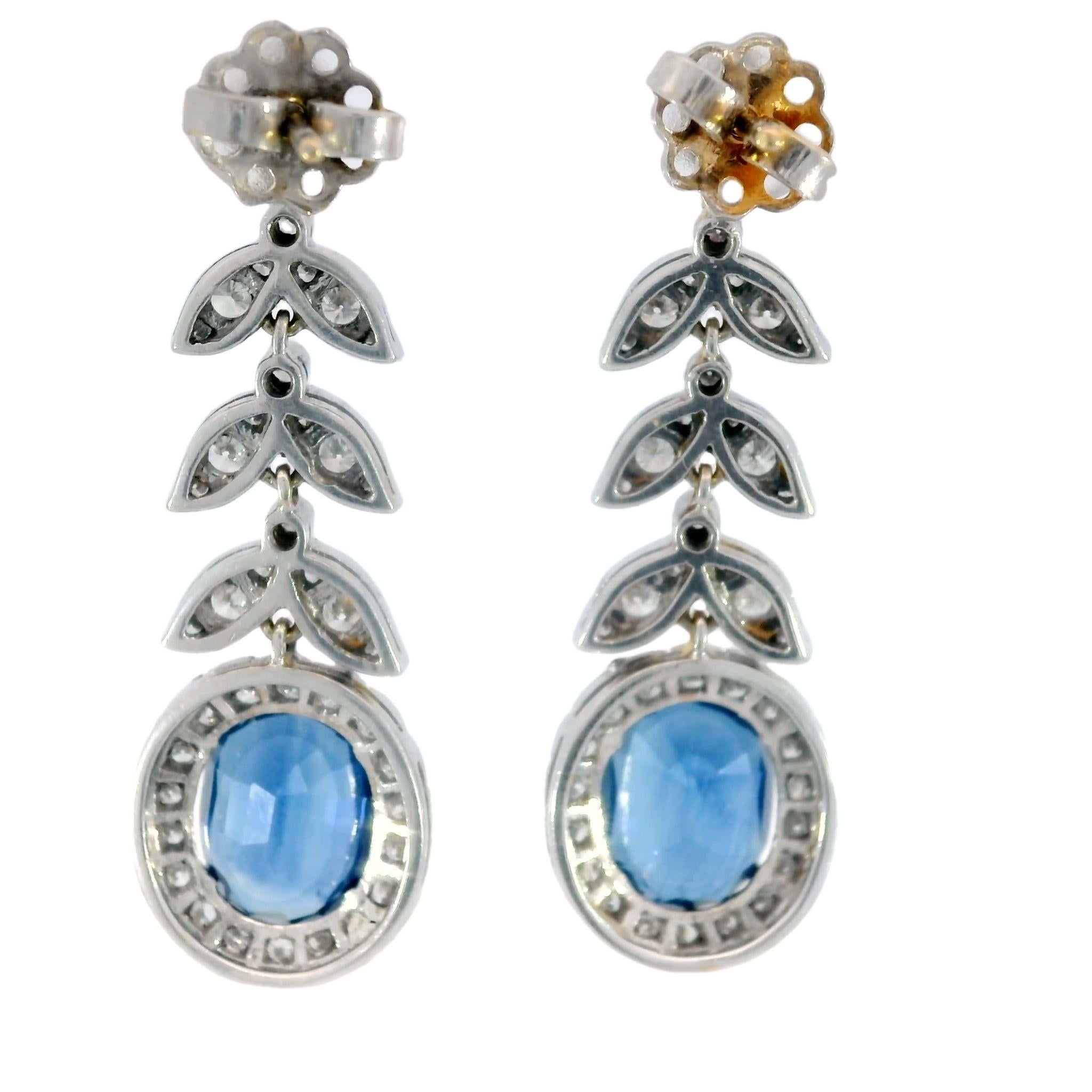 Art déco Boucles d'oreilles pendantes en or blanc 18 carats saphir français et diamant ~6.23ctw en vente