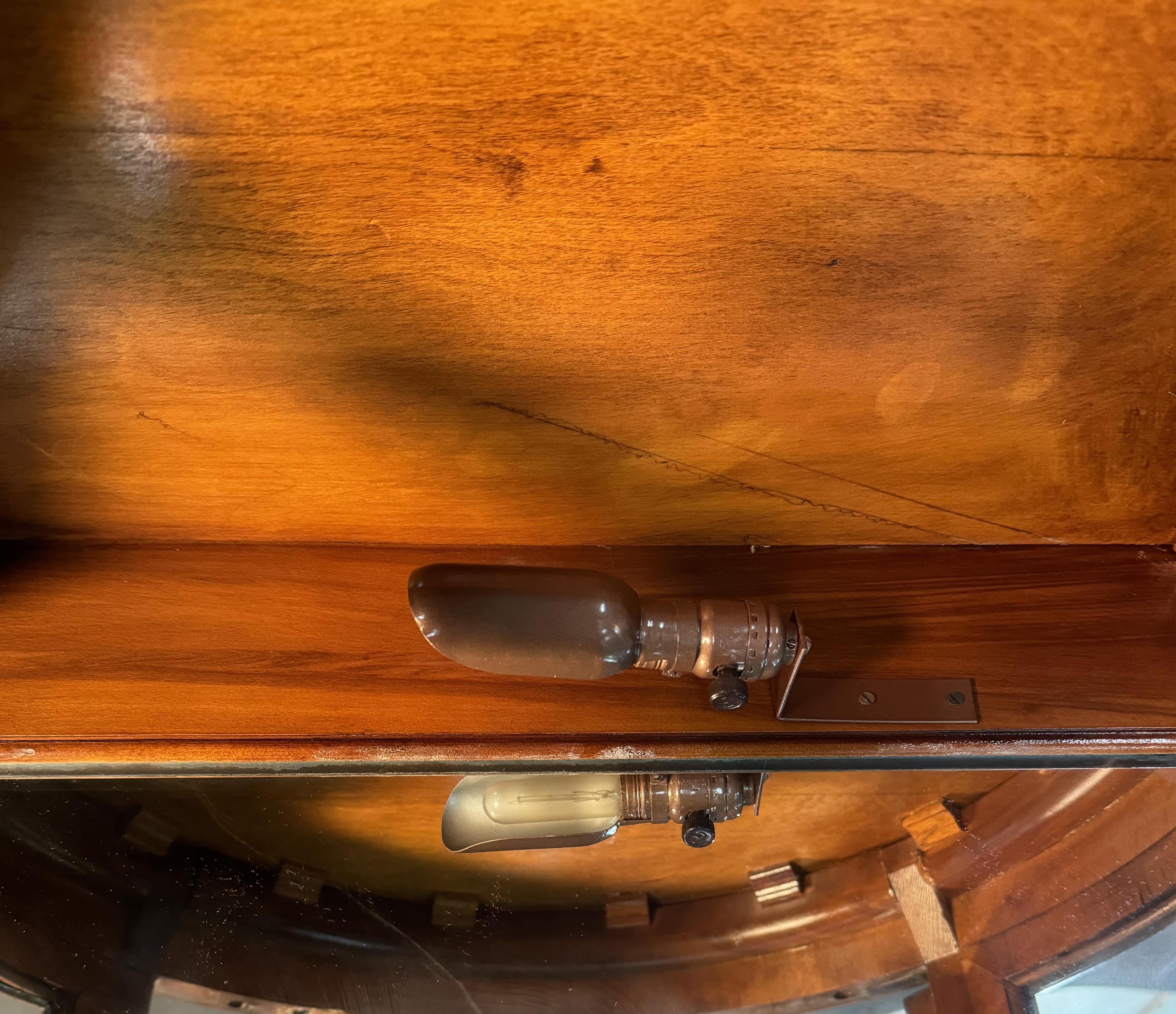 Vitrina francese d'epoca in legno di raso e intarsio di Weiman in vendita 4