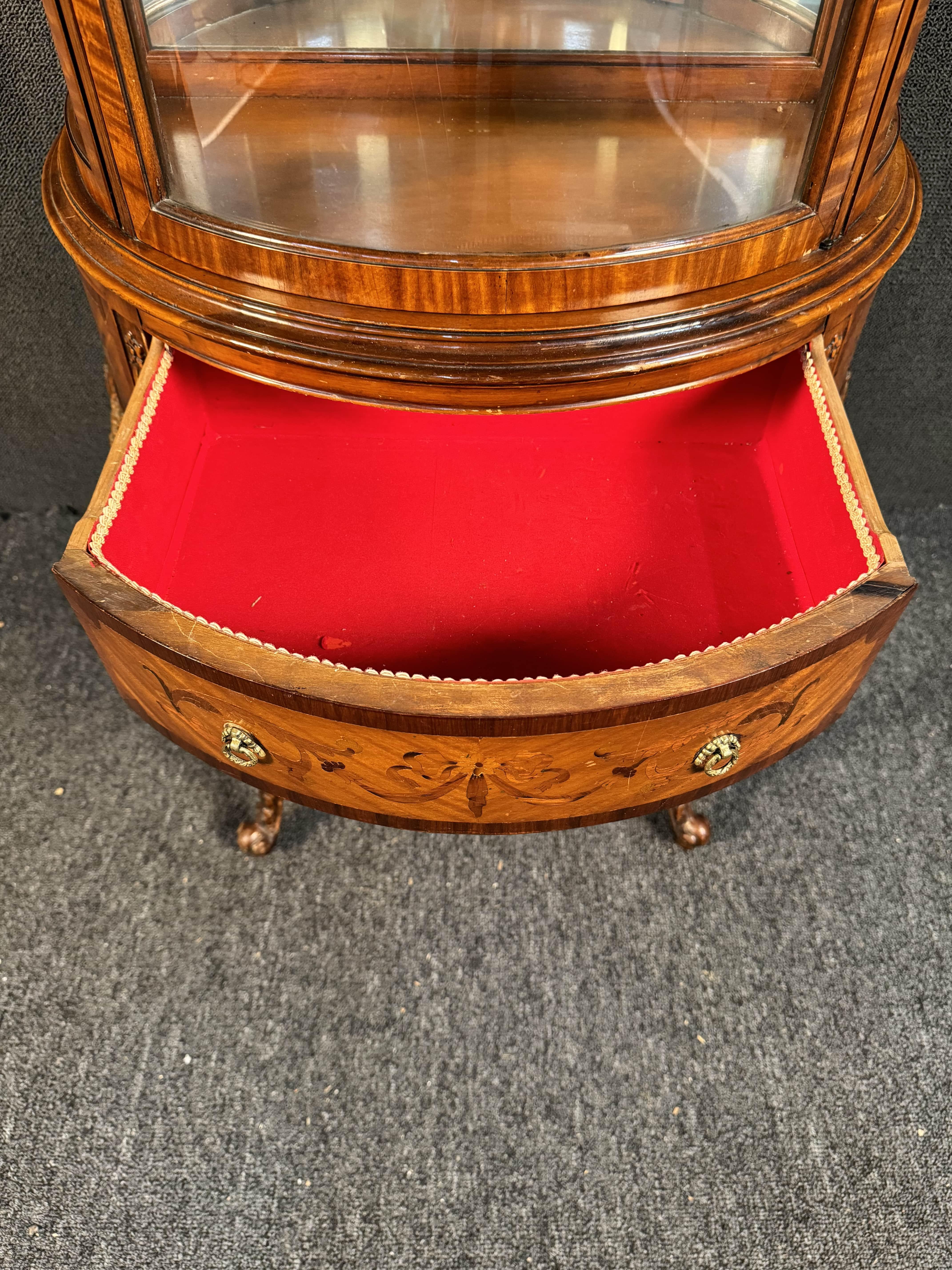 Vitrina francese d'epoca in legno di raso e intarsio di Weiman in vendita 5
