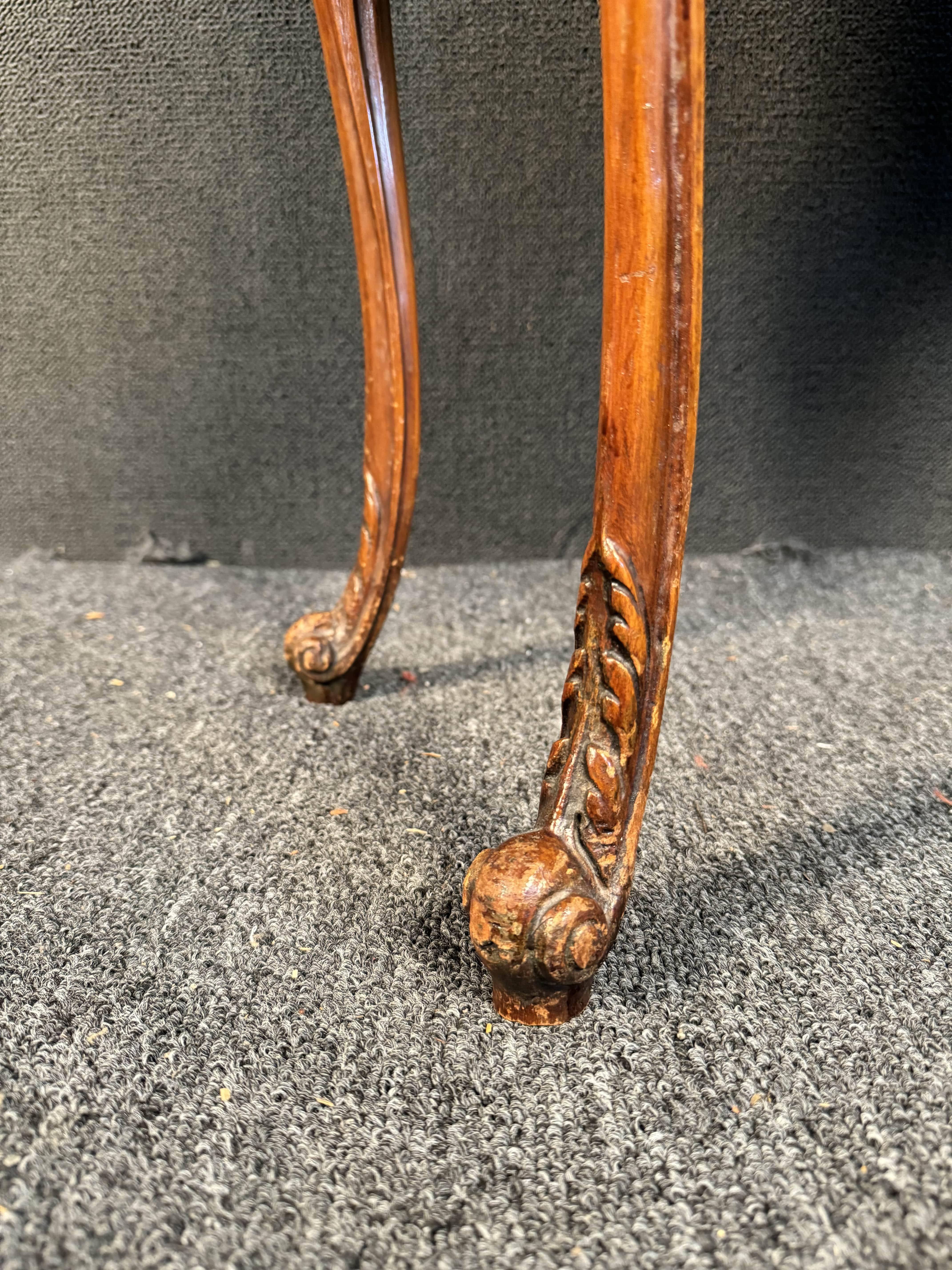Vitrina francese d'epoca in legno di raso e intarsio di Weiman in vendita 11