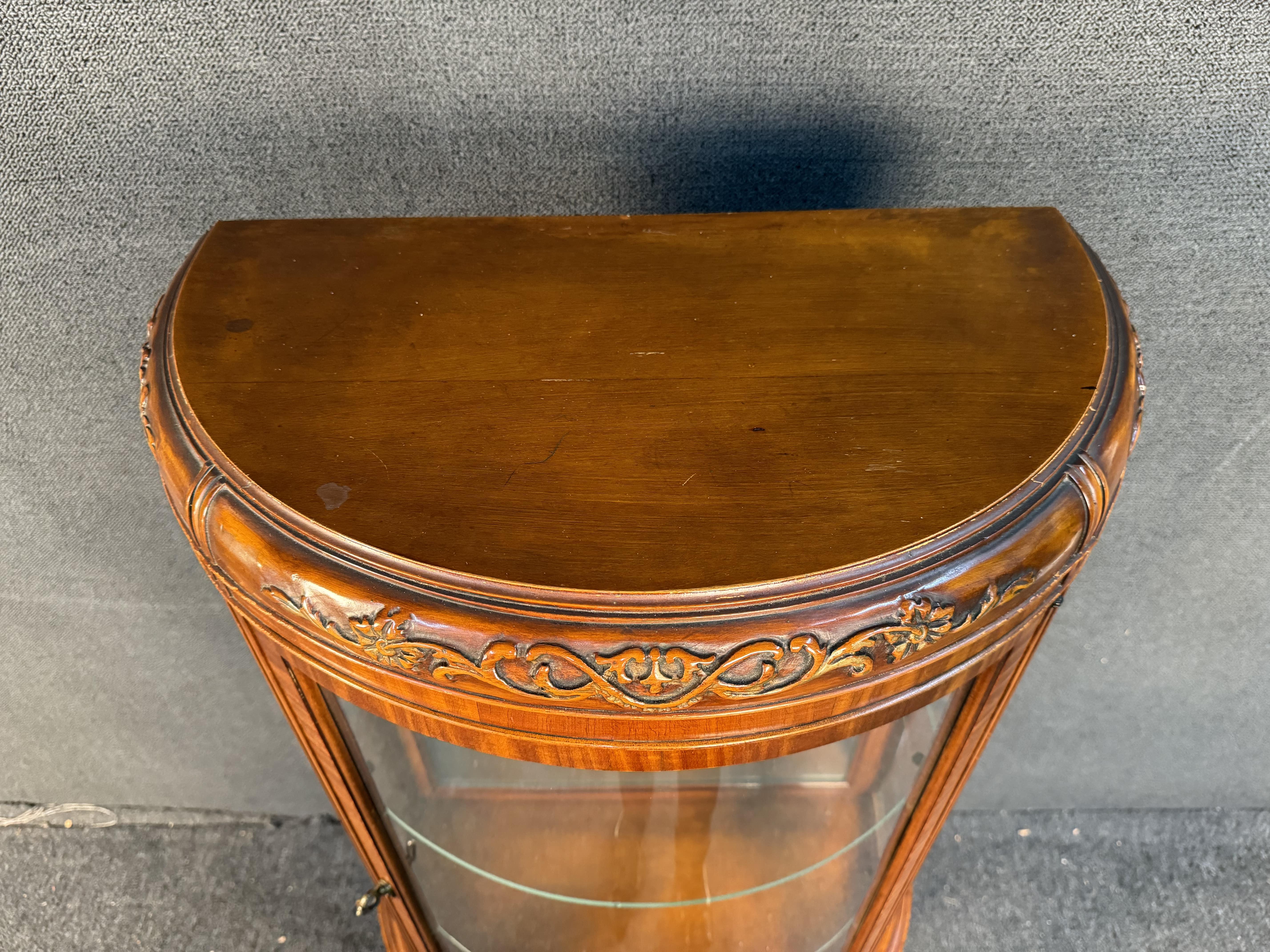 Vitrina francese d'epoca in legno di raso e intarsio di Weiman in vendita 12