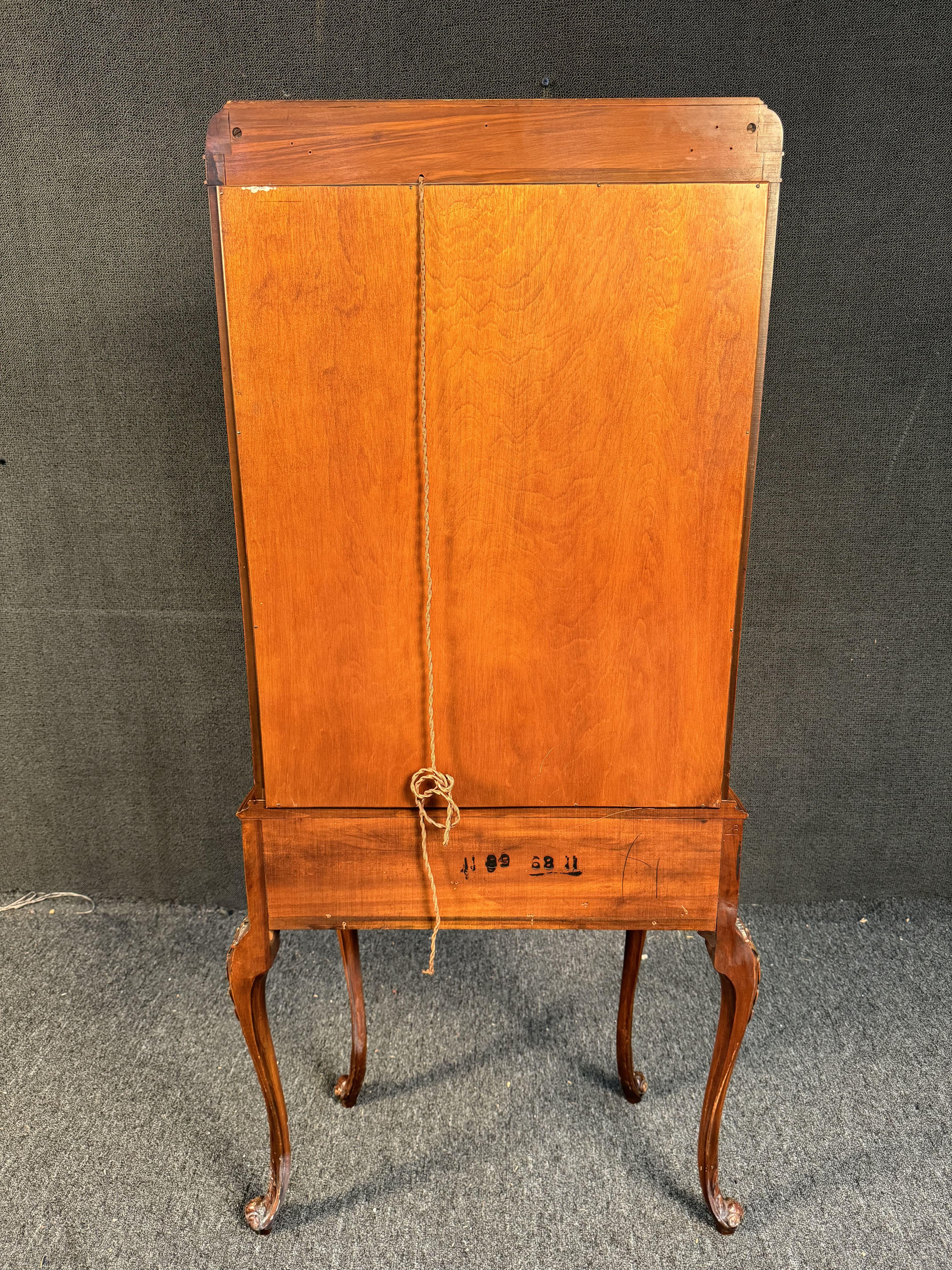Vitrina francese d'epoca in legno di raso e intarsio di Weiman in vendita 13