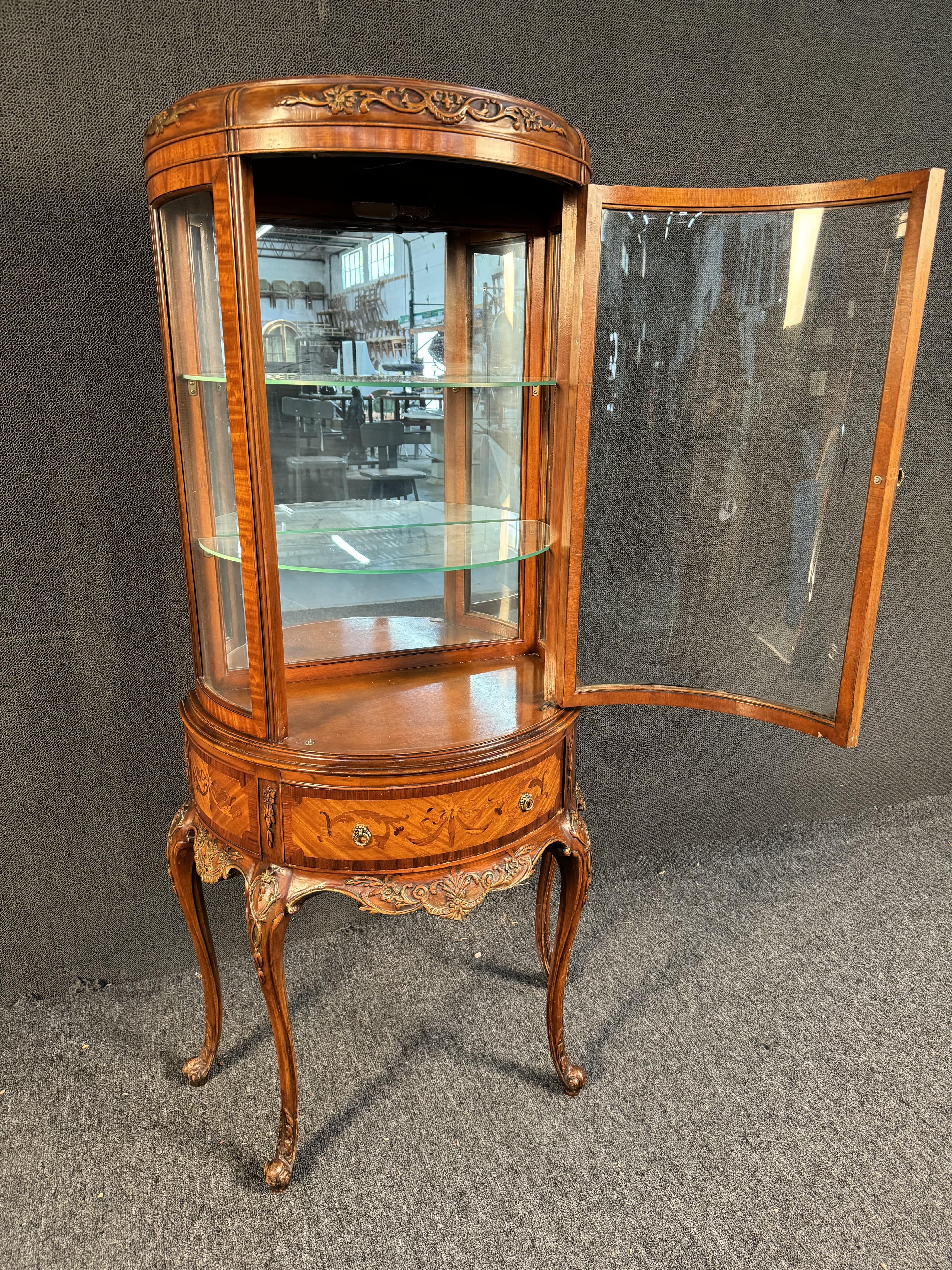 French Vintage Satinwood & Marquetry Vitrine by Weiman  For Sale 2