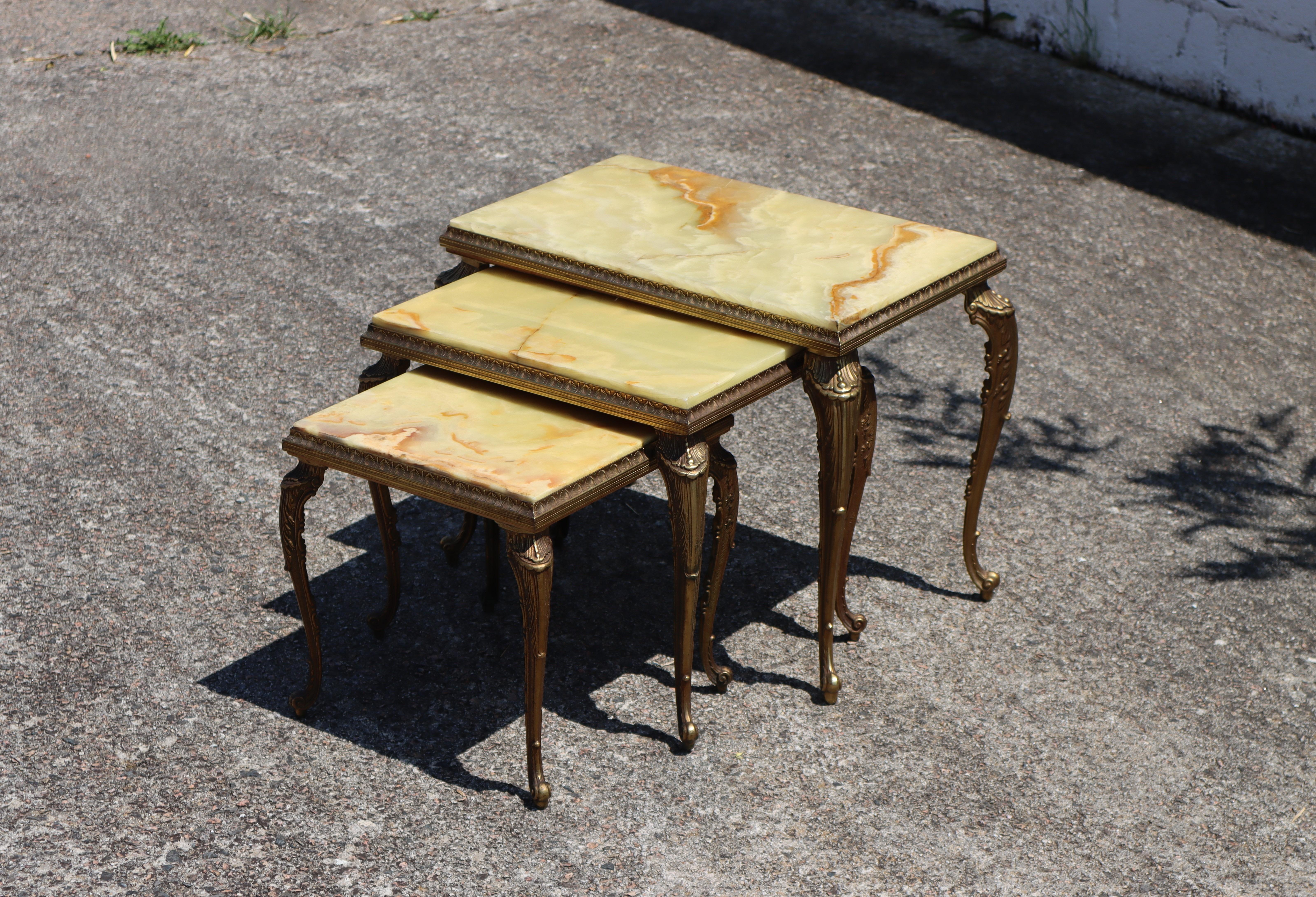 Late 20th Century French Vintage Set of 3 Onyx Marble Brass Nesting Tables-Style Louis XV-70s