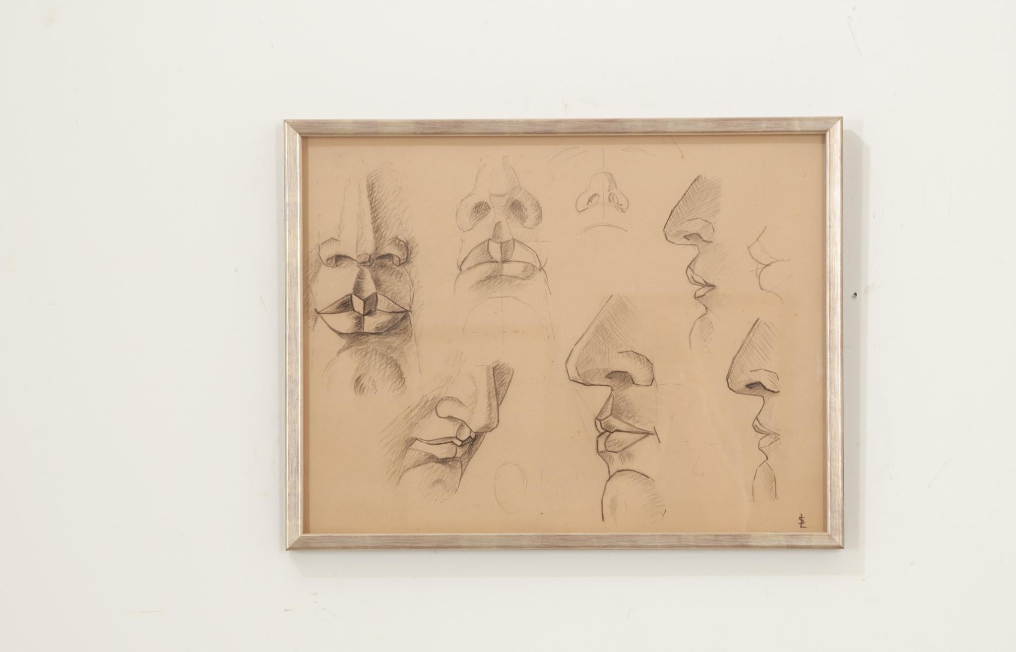Diese phantastische Sammlung von 9 Skizzen wurde wahrscheinlich im 20. Jahrhundert in Frankreich im Rahmen einer Kunstklasse für Figurenstudien erstellt. Mit Bleistift auf Papier gezeichnet und meist unsigniert, wie die meisten Schülerarbeiten. Sie