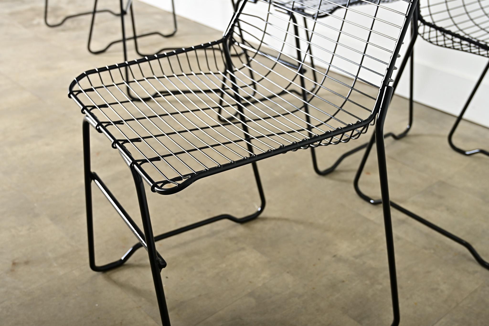 French Vintage Set of Eight Black Wire Chairs en venta 5