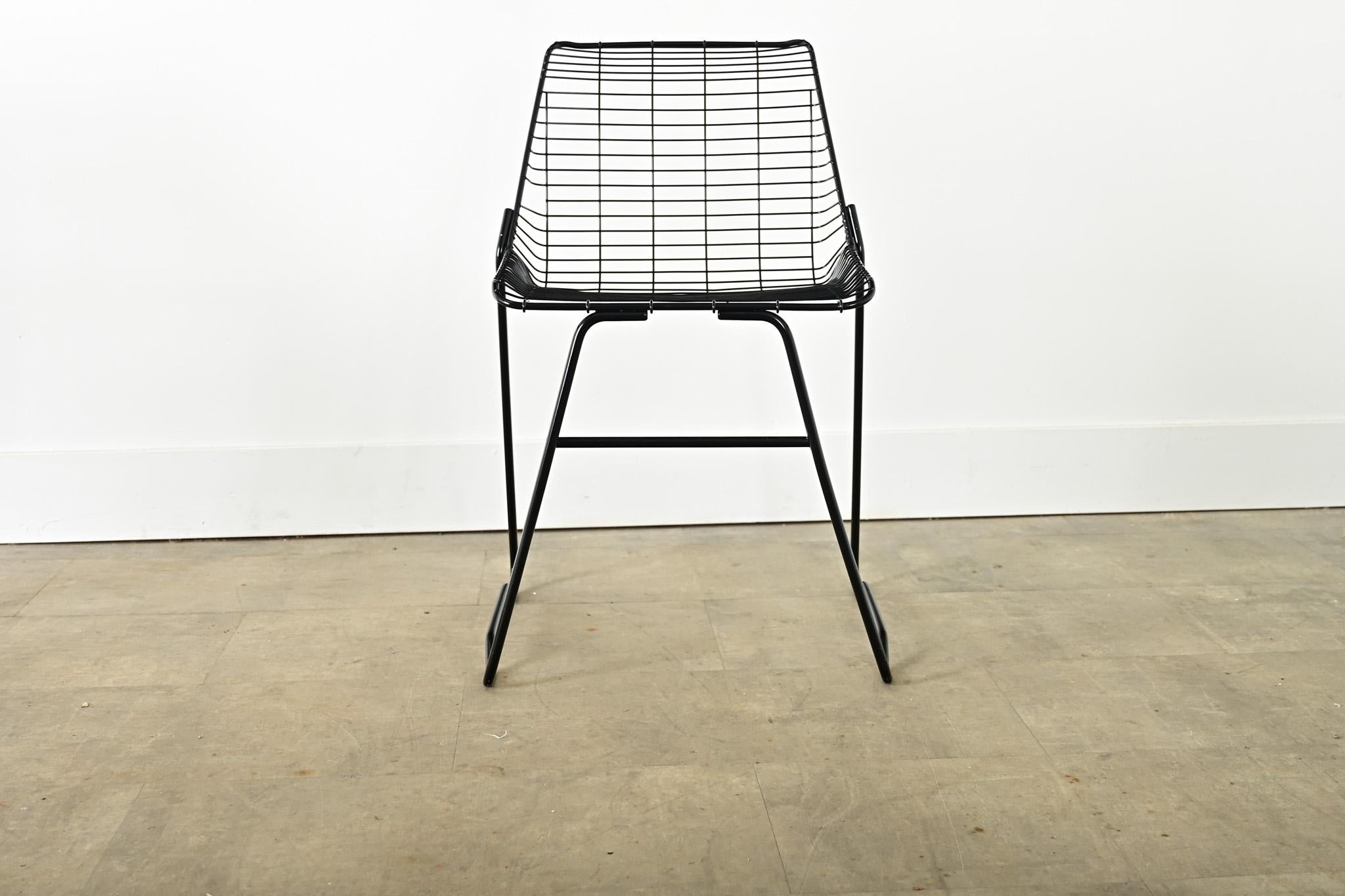 French Vintage Set of Eight Black Wire Chairs en venta 6