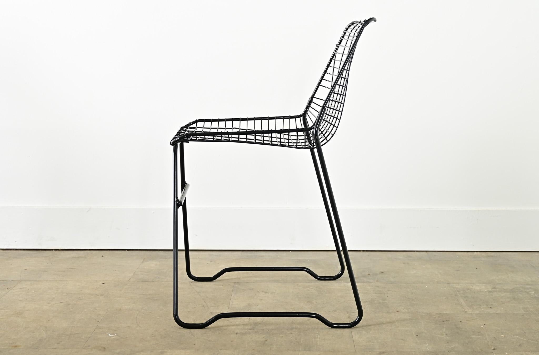 French Vintage Set of Eight Black Wire Chairs en venta 7