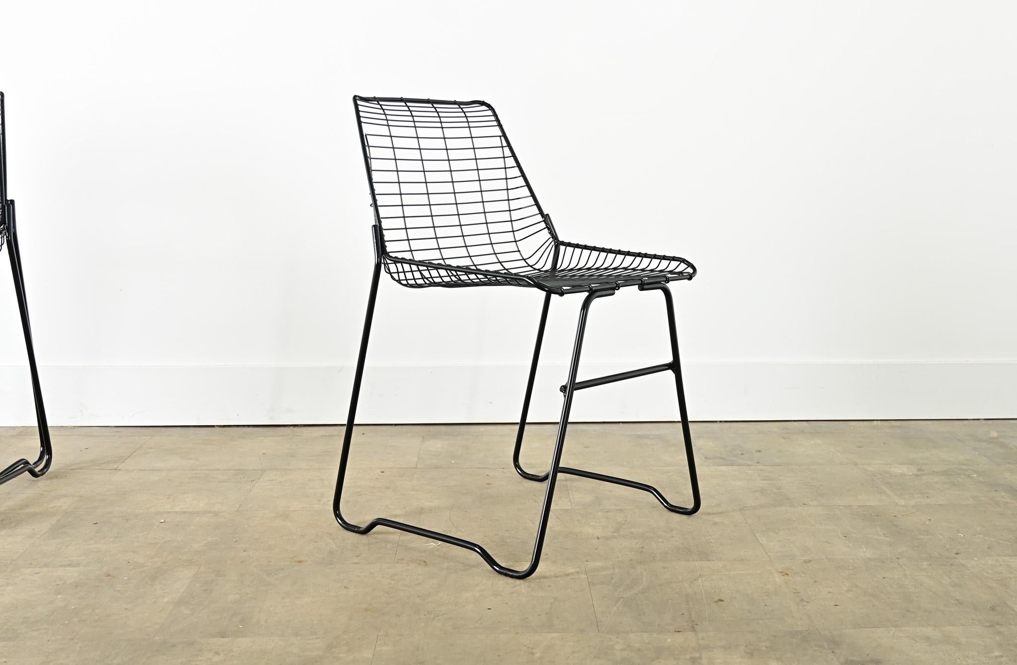 French Vintage Set of Eight Black Wire Chairs en venta 11