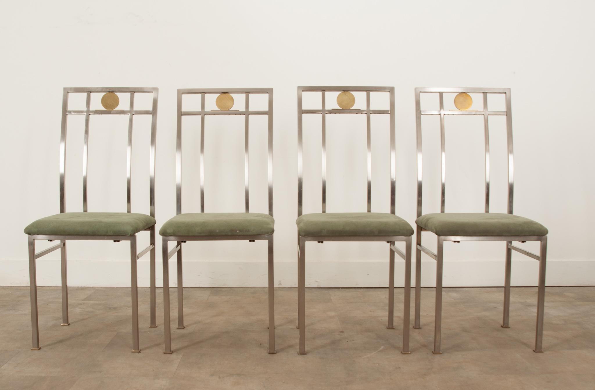 Doré Ensemble de quatre chaises vintage françaises de style mi-siècle moderne en vente