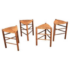 Juego Vintage Francés de Cuatro Taburetes Triangulares con Asiento de Roble y Friso