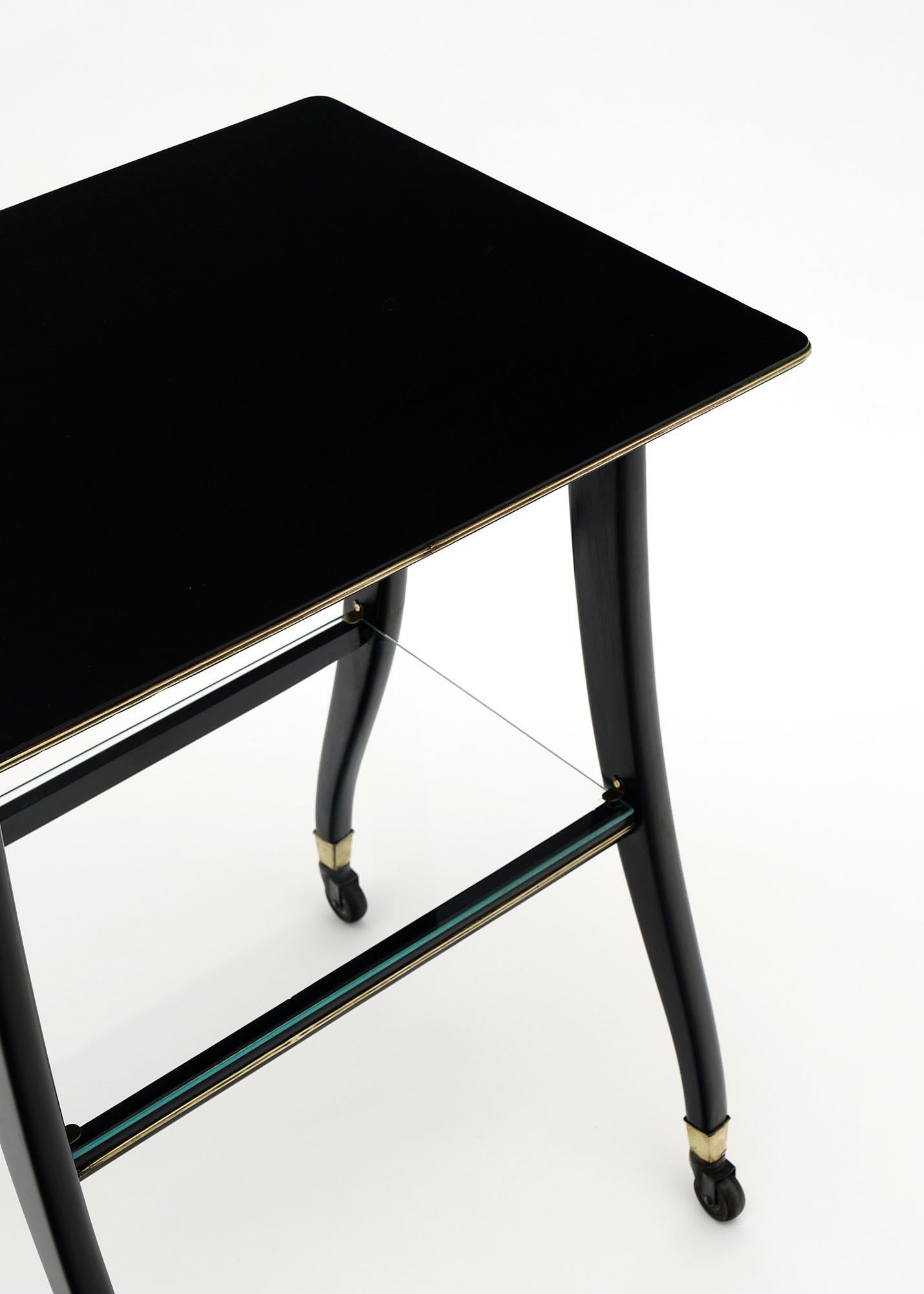 Mid-Century Modern Table d'appoint française vintage sur roulettes en vente