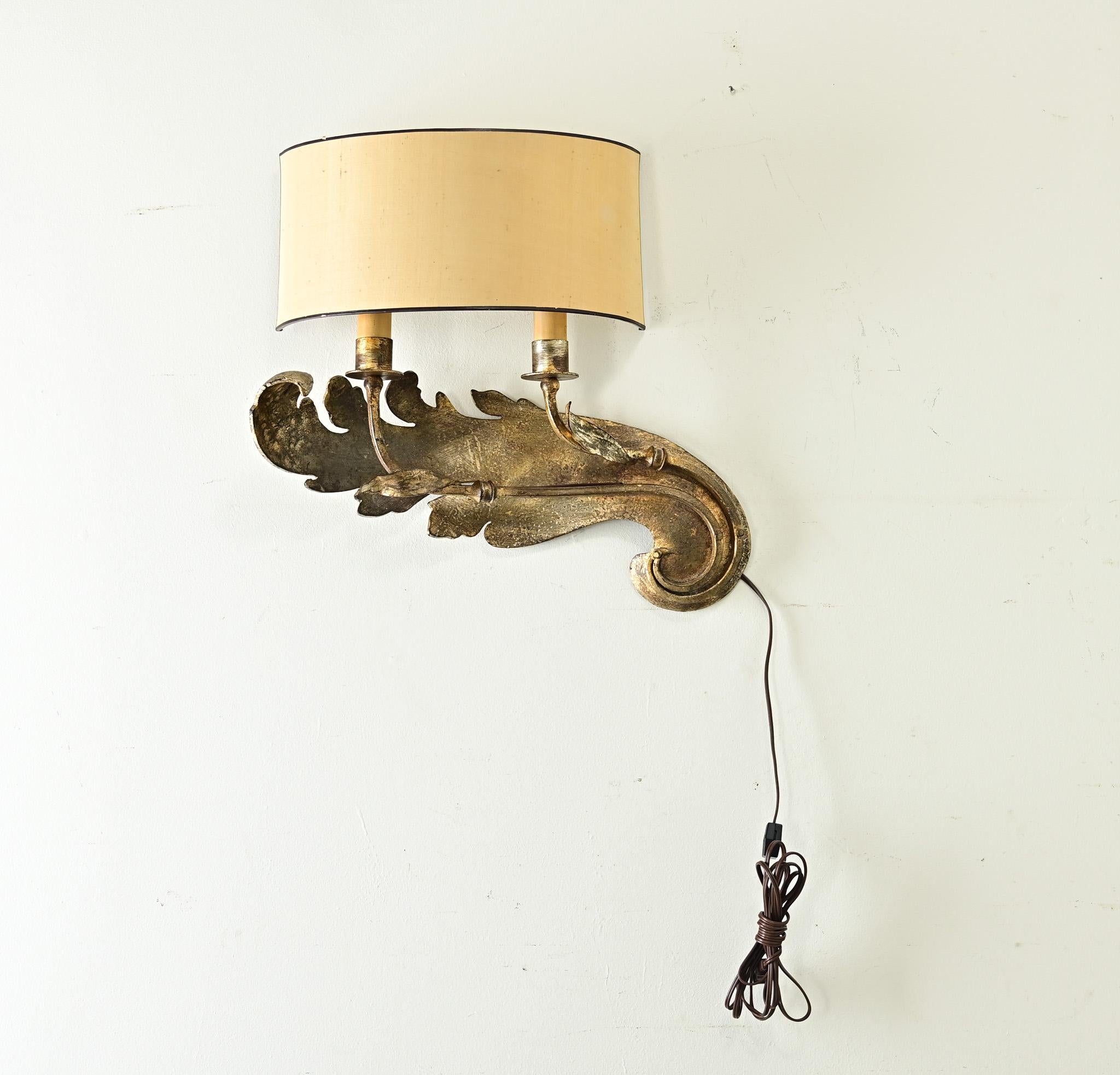 Einzelne französische Vintage-Bronze-Leuchte (Neoklassisch)