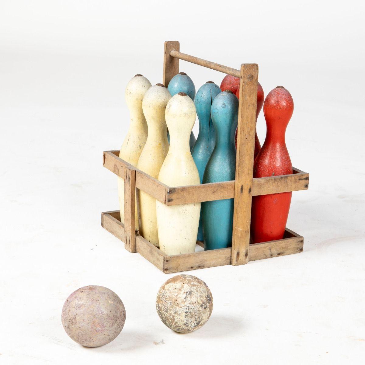 Charming French skittle set consisting of 9 wooden pins (3 red, 3 white, and 3 blue) and 2 balls.
The set comes in its original wooden box with a handle.
Original condition with a beautiful, untouched patina that bears witness to its age and