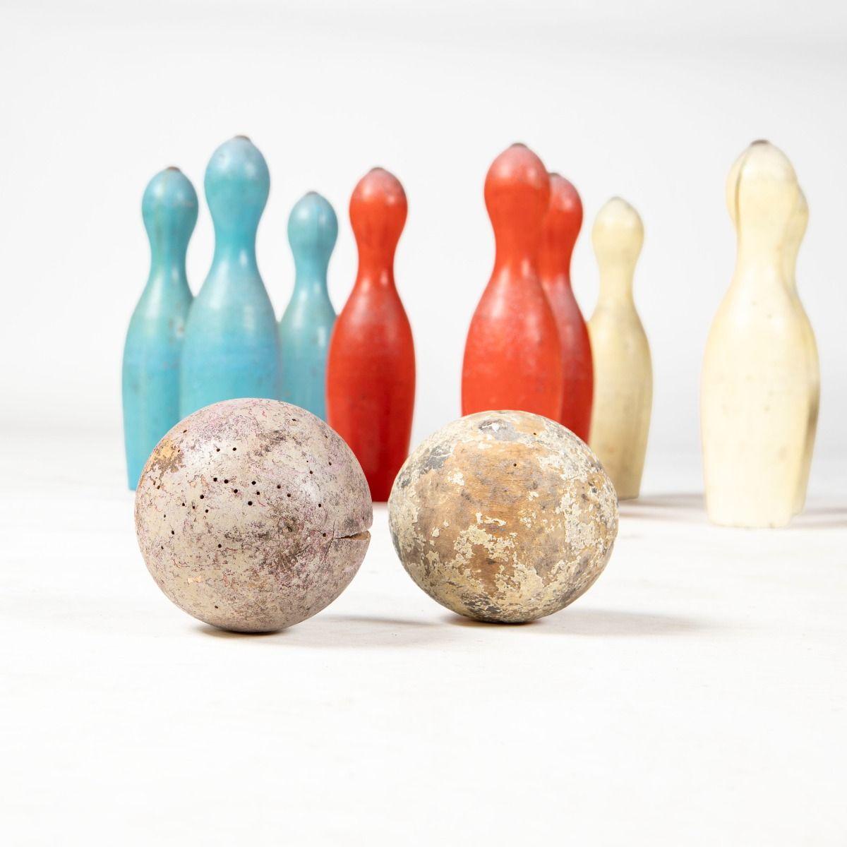 Painted French vintage skittle game, circa 1920–1930. For Sale