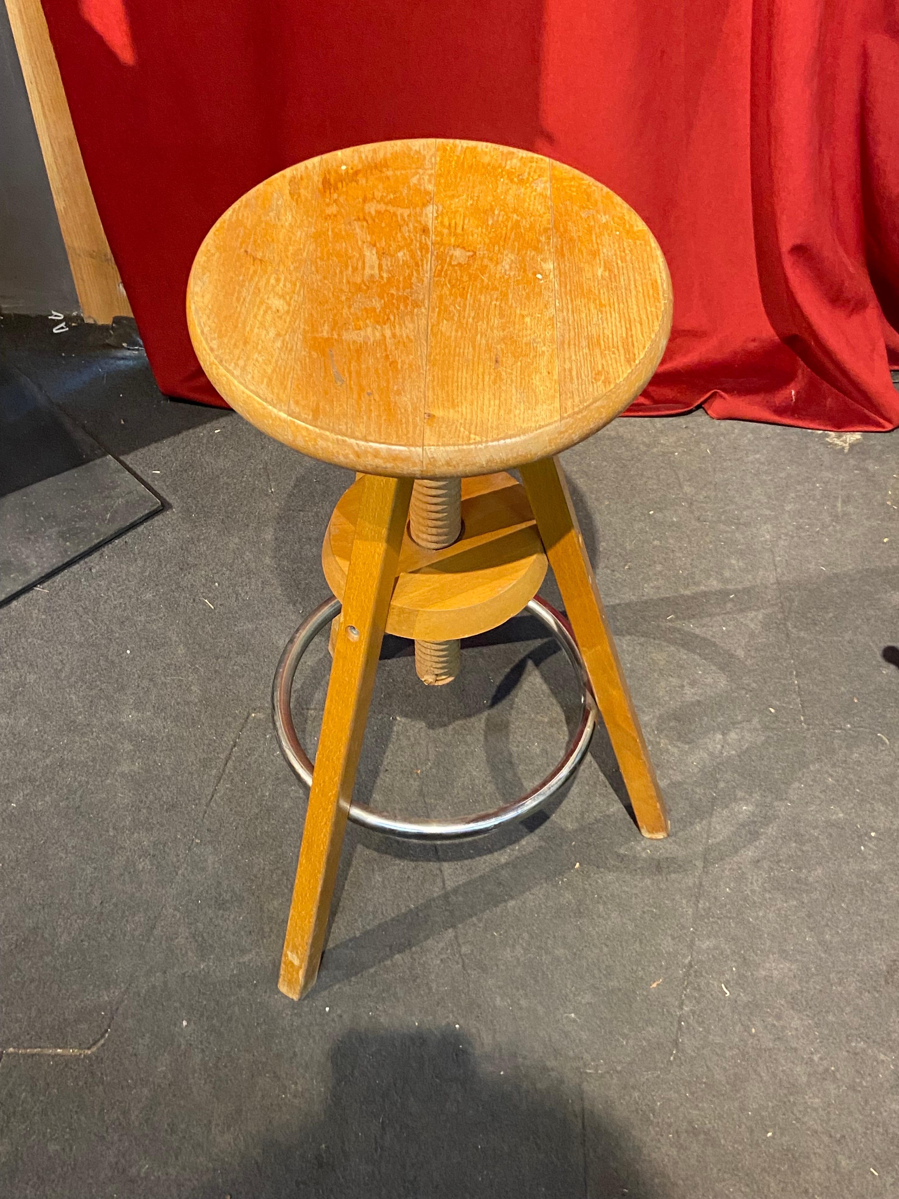 French Vintage Small Wooden Swivel Round Chair for Artists In Good Condition For Sale In Sofia, BG