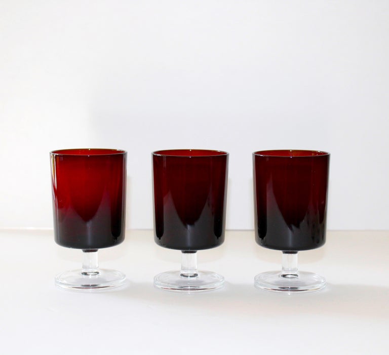 Art Glass French Vintage Stemware Glasses in Ruby Red, Set of Eight, c. 1960s For Sale