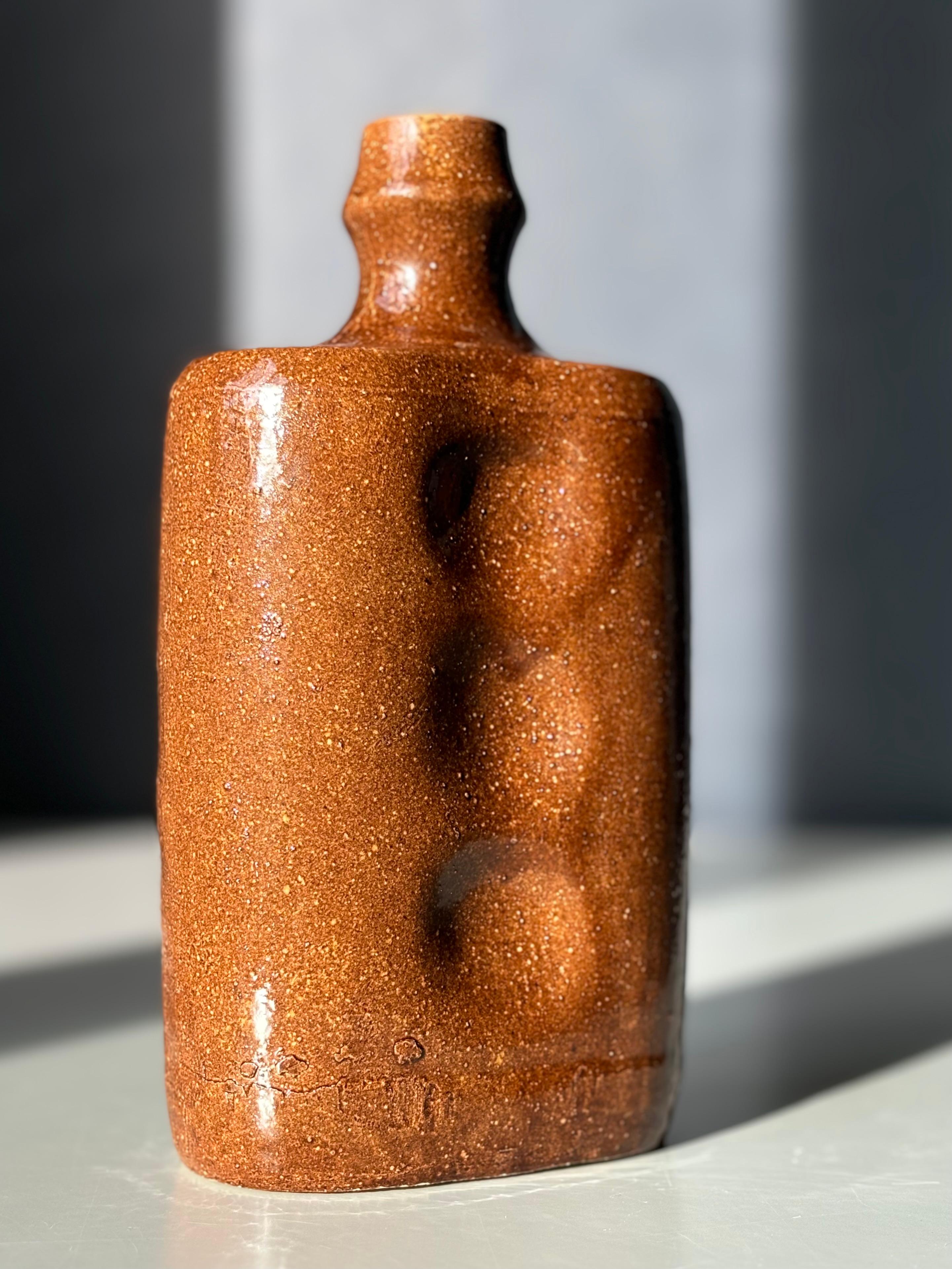 Ceramica Vaso a bottiglia in gres francese d'epoca con decoro circolare, anni '40 circa in vendita